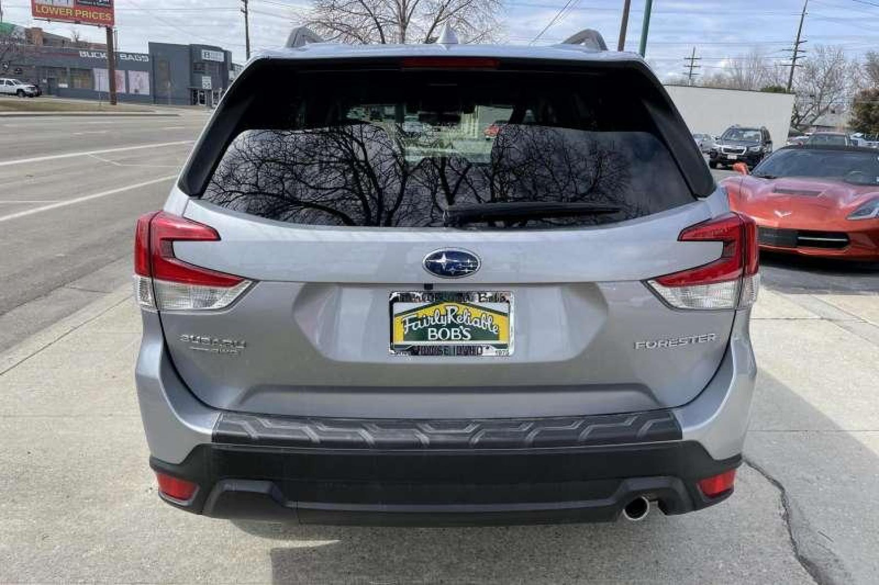 2021 Ice Silver /Black Subaru Forester 2.5i Limited (JF2SKASC9MH) with an H4 2.5 Liter engine, Automatic transmission, located at 2304 W. Main St., Boise, ID, 83702, (208) 342-7777, 43.622105, -116.218658 - Financing Available O.A.C. - Photo #3