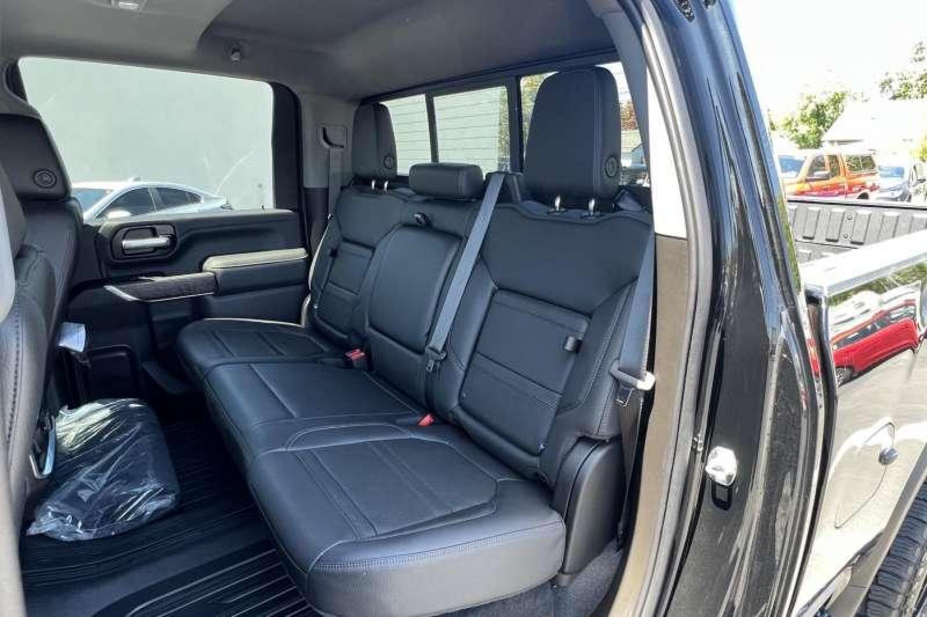 2021 Black /Black GMC Sierra 3500HD Crew Cab Denali (1GT49WEY9MF) with an V8 6.6 Liter Turbo Diesel engine, Automatic transmission, located at 2304 W. Main St., Boise, ID, 83702, (208) 342-7777, 43.622105, -116.218658 - Low miles! Ready to Go! - Photo #6