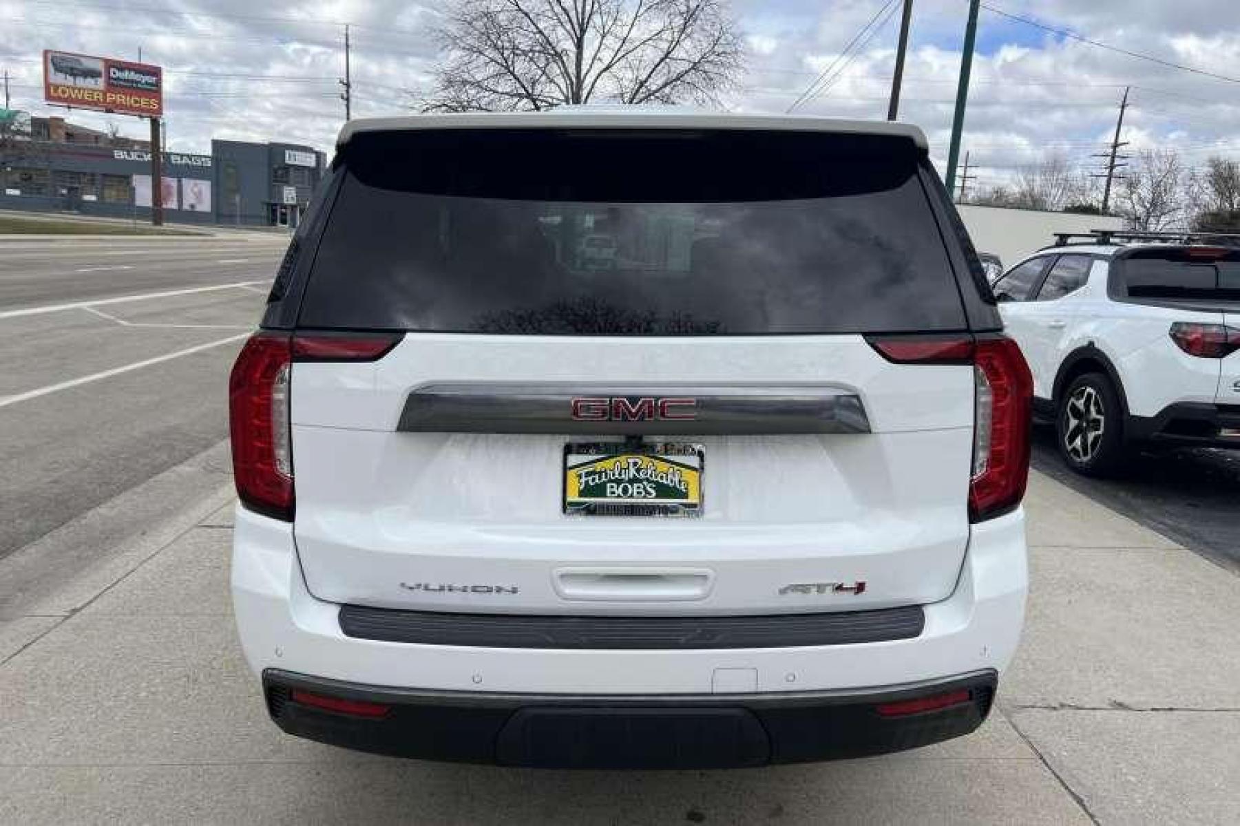 2021 Summit White /Black GMC Yukon AT4 (1GKS2CKD0MR) with an V8 5.3 Liter engine, Automatic transmission, located at 2304 W. Main St., Boise, ID, 83702, (208) 342-7777, 43.622105, -116.218658 - All-Terrain package! Ready to Go! - Photo #3