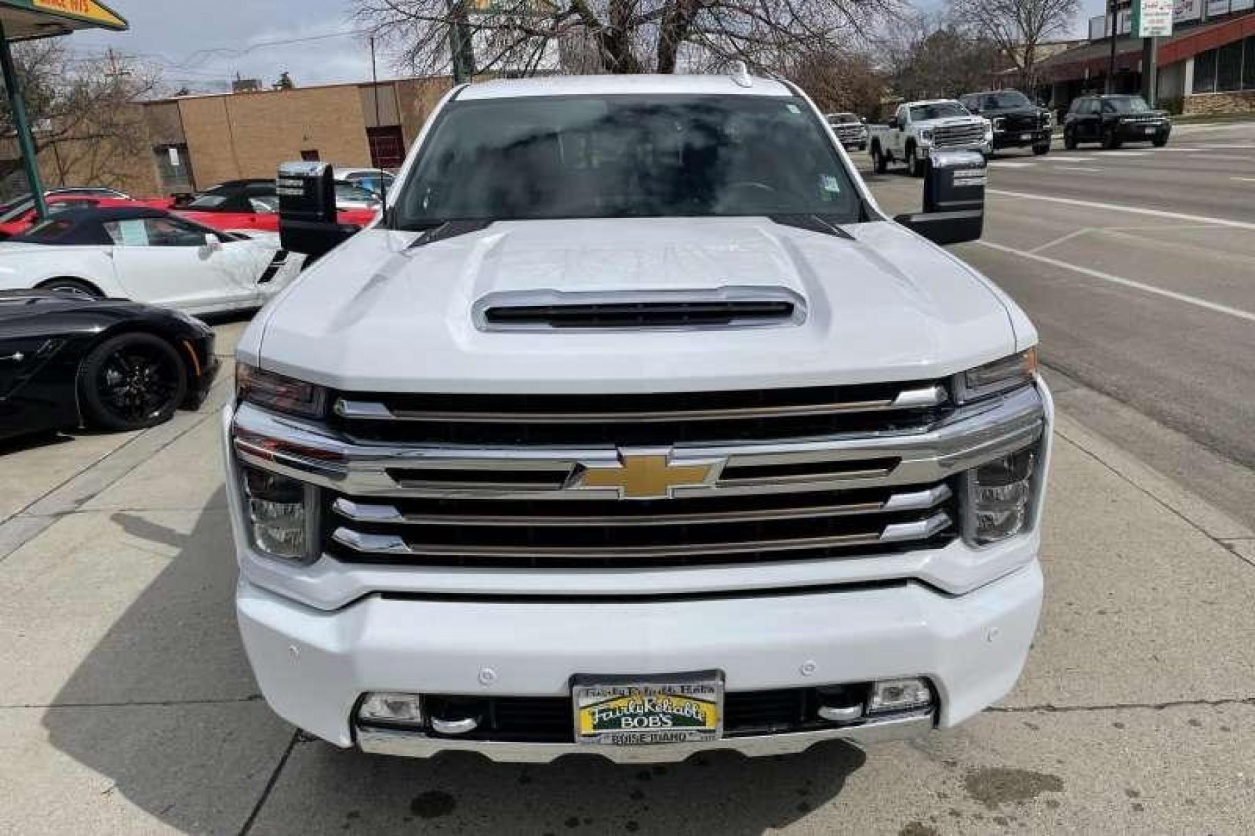 2022 Summit White /Jet Black/Umber Chevrolet Silverado 3500HD Crew Cab High Country (1GC4YVEY2NF) with an V8 6.6 Liter Turbo Diesel engine, Automatic transmission, located at 2304 W. Main St., Boise, ID, 83702, (208) 342-7777, 43.622105, -116.218658 - Financing Available O.A.C. - Photo #1