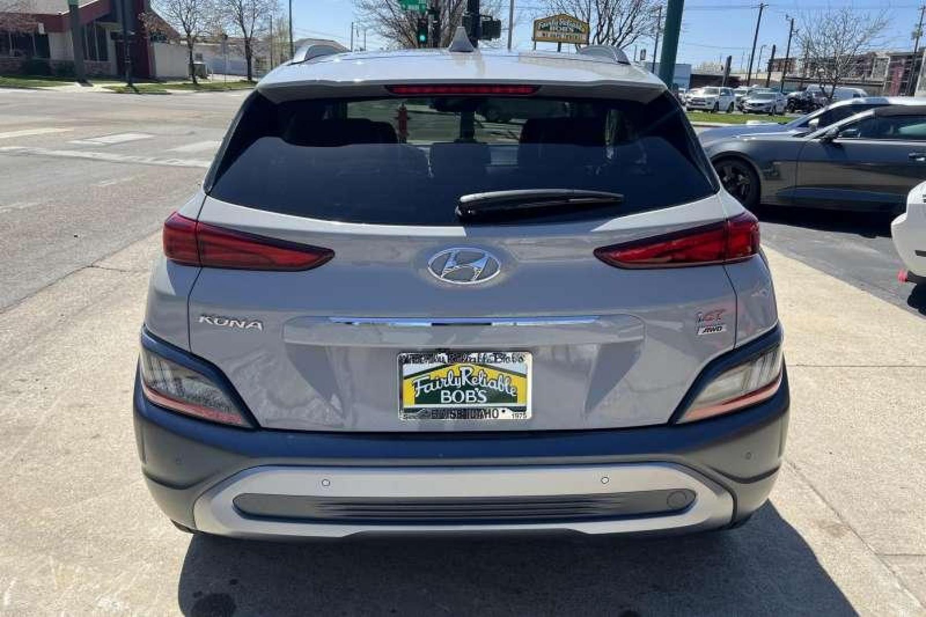 2022 Cyber Silver /Black Hyundai Kona Limited (KM8K5CA32NU) with an 4 Cyl 1.6 Liter Turbo engine, Automatic transmission, located at 2304 W. Main St., Boise, ID, 83702, (208) 342-7777, 43.622105, -116.218658 - Photo #3