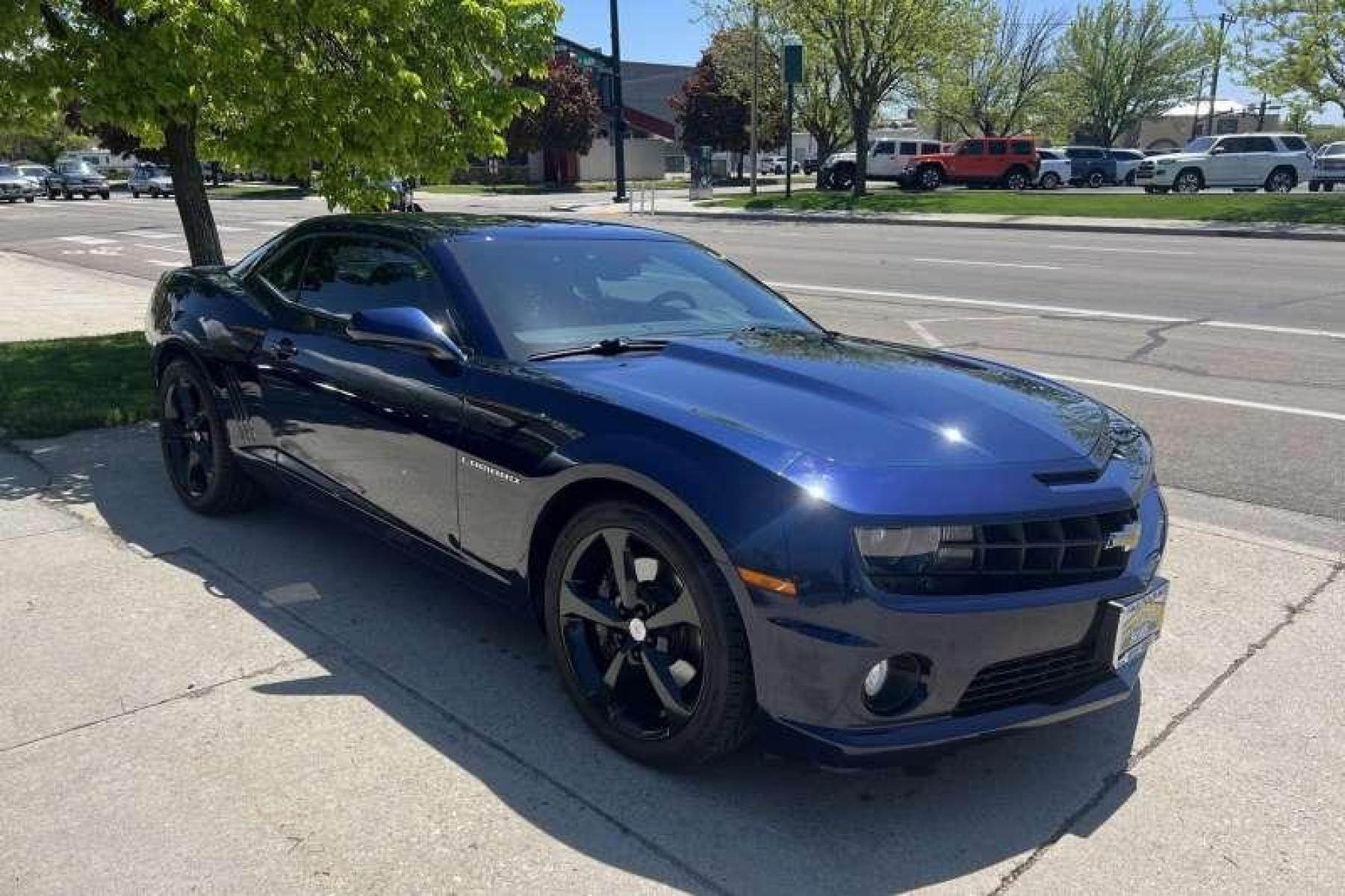 2011 Imperial Blue /Black Chevrolet Camaro 2SS RS (2G1FK1EJ5B9) with an V8 6.2 Liter engine, Automatic transmission, located at 2304 W. Main St., Boise, ID, 83702, (208) 342-7777, 43.622105, -116.218658 - Photo #2