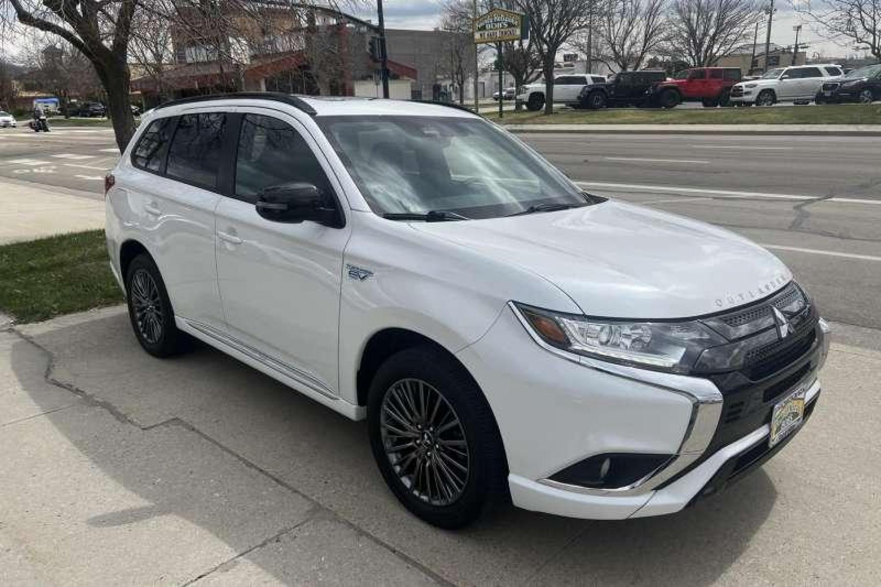 2021 White Diamond Pearl /Black Mitsubishi Outlander PHEV LE (JA4J2VA76MZ) with an 4 Cyl 2.4 Liter Hybrid engine, Automatic transmission, located at 2304 W. Main St., Boise, ID, 83702, (208) 342-7777, 43.622105, -116.218658 - Financing Available O.A.C. - Photo #2