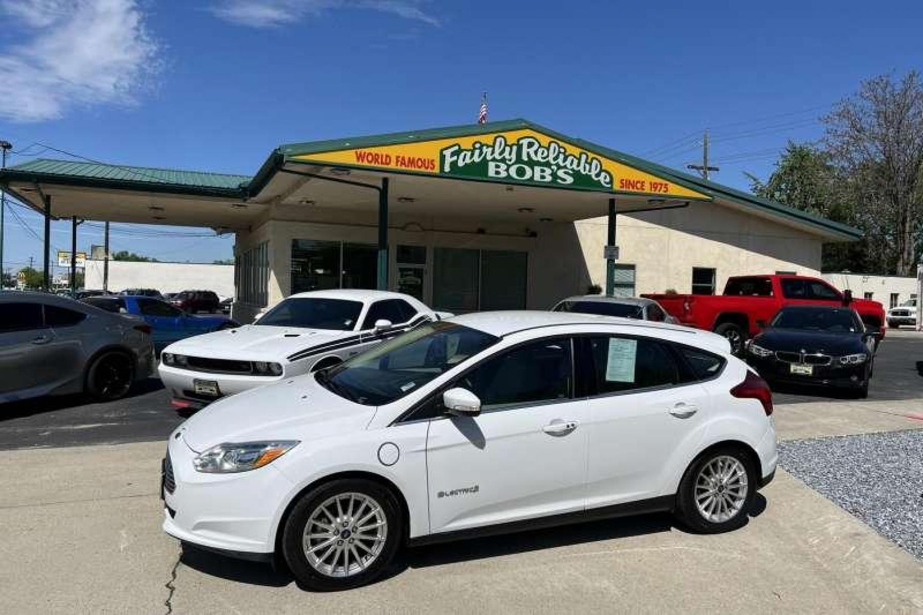 2014 Oxford White /Tan Ford Focus Electric (1FADP3R48EL) with an EV engine, Automatic transmission, located at 2304 W. Main St., Boise, ID, 83702, (208) 342-7777, 43.622105, -116.218658 - All electric! Financing Available O.A.C. - Photo #0