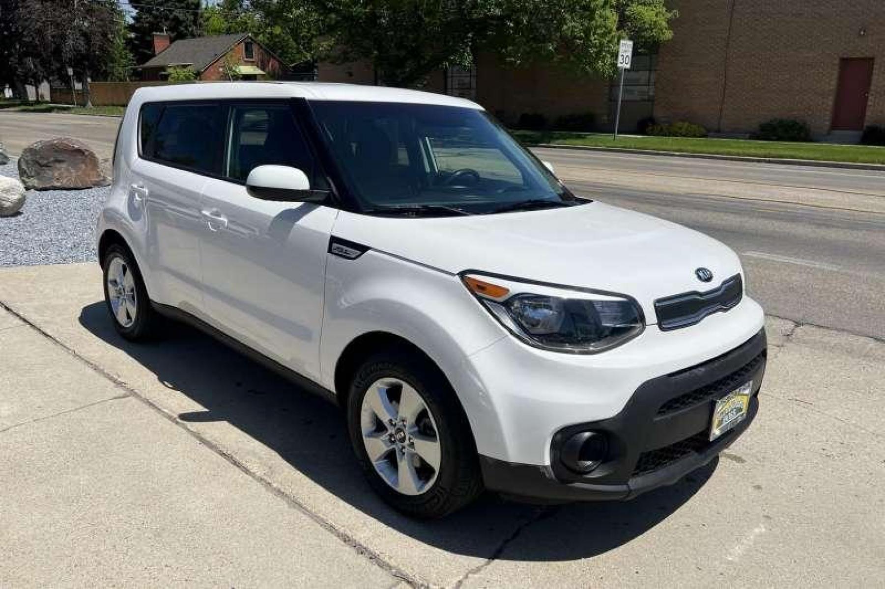 2018 White /Black Kia Soul (KNDJN2A29J7) with an 4 Cyl 1.6 Liter engine, Automatic transmission, located at 2304 W. Main St., Boise, ID, 83702, (208) 342-7777, 43.622105, -116.218658 - Photo #2