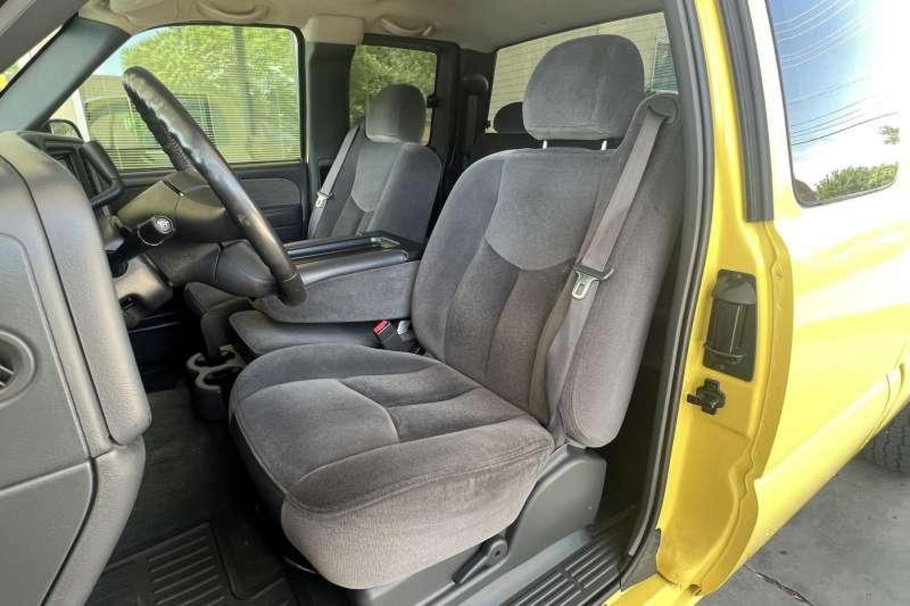 2003 Yellow /Black GMC Sierra 1500 Extended Cab SLE (1GTEK19T53Z) with an V8 5.3 Liter engine, Automatic transmission, located at 2304 W. Main St., Boise, ID, 83702, (208) 342-7777, 43.622105, -116.218658 - Financing Available O.A.C. - Photo #5