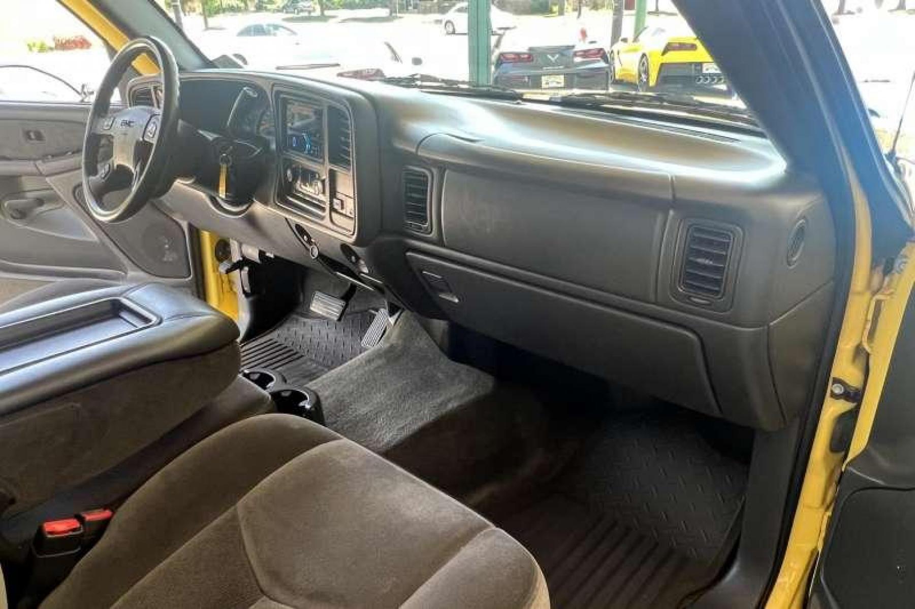2003 Yellow /Black GMC Sierra 1500 Extended Cab SLE (1GTEK19T53Z) with an V8 5.3 Liter engine, Automatic transmission, located at 2304 W. Main St., Boise, ID, 83702, (208) 342-7777, 43.622105, -116.218658 - Financing Available O.A.C. - Photo #8