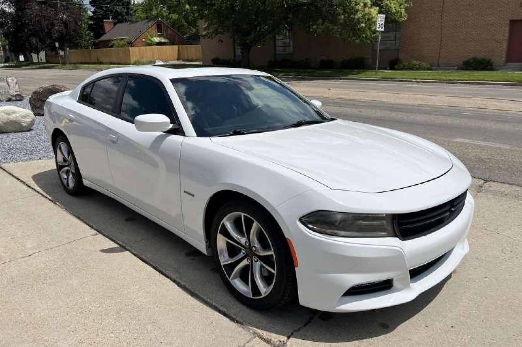 2015 White Knuckle /Black Dodge Charger R/T (2C3CDXCT9FH) with an V8 5.7 Liter HEMI engine, Automatic transmission, located at 2304 W. Main St., Boise, ID, 83702, (208) 342-7777, 43.622105, -116.218658 - Fast and Fun! Ready to Go! - Photo #2