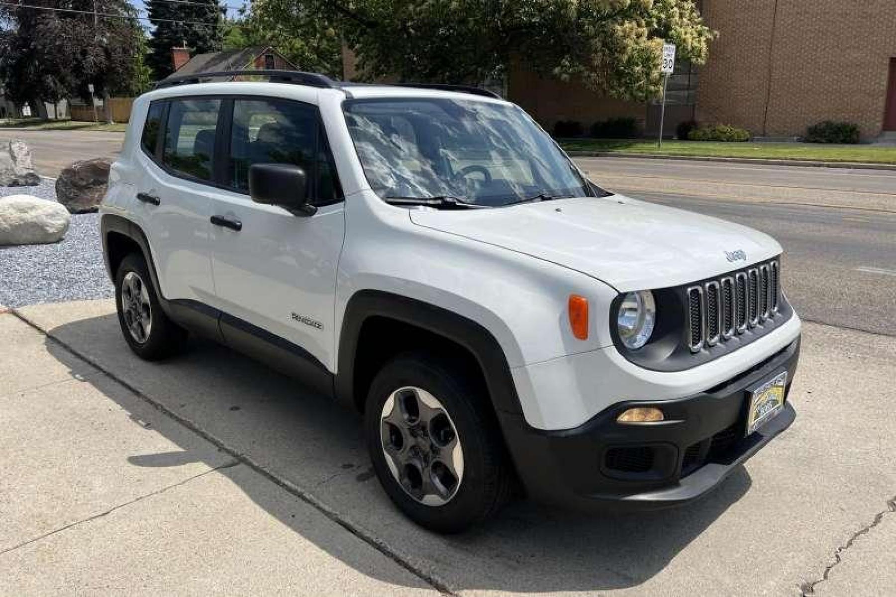 2015 White /Tan Jeep Renegade Sport (ZACCJBAT9FP) with an 4 Cyl 2.4 Liter engine, Automatic transmission, located at 2304 W. Main St., Boise, ID, 83702, (208) 342-7777, 43.622105, -116.218658 - Financing Available O.A.C. - Photo #2
