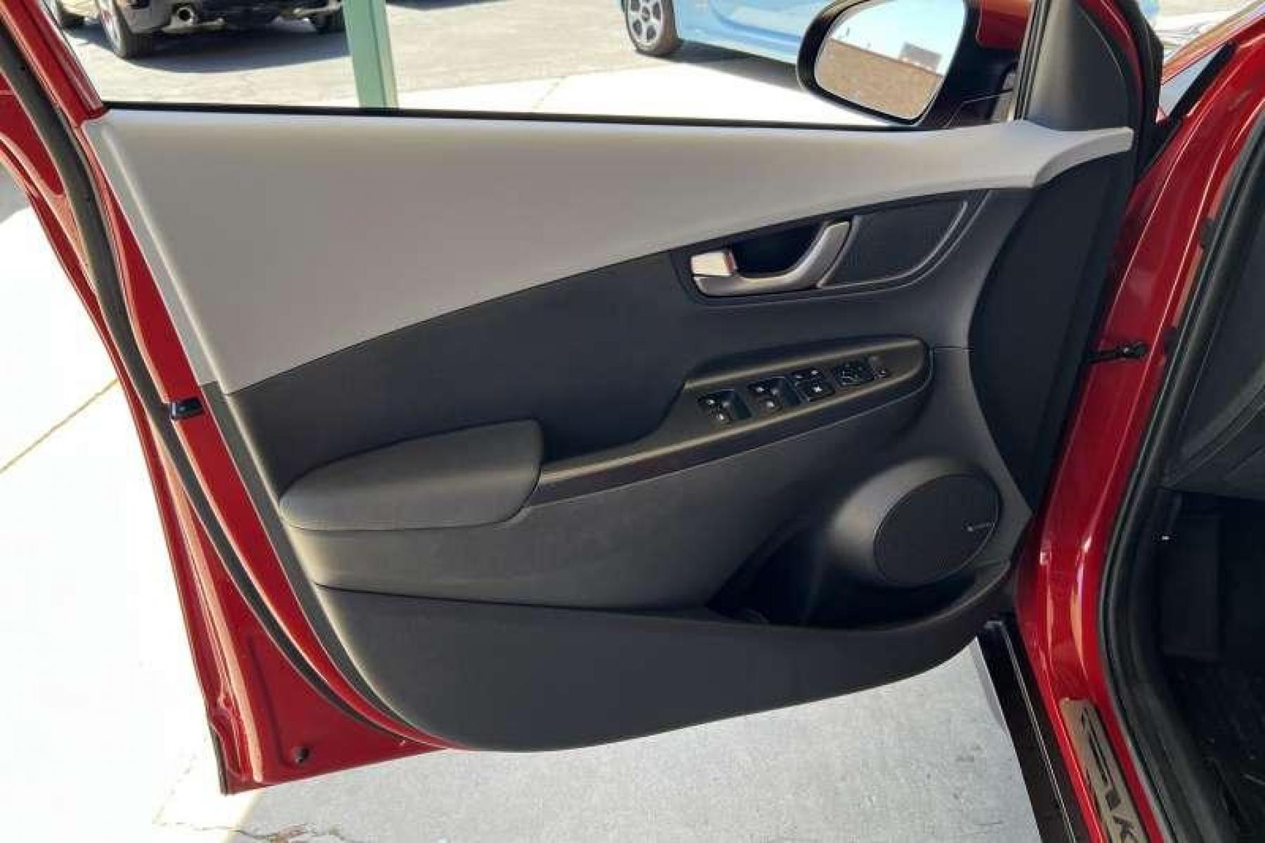 2021 Pulse Red /Gray Hyundai Kona Ultimate (KM8K5CA57MU) with an 4 Cyl 1.6 Liter Turbo engine, Automatic transmission, located at 2304 W. Main St., Boise, ID, 83702, (208) 342-7777, 43.622105, -116.218658 - Photo #4
