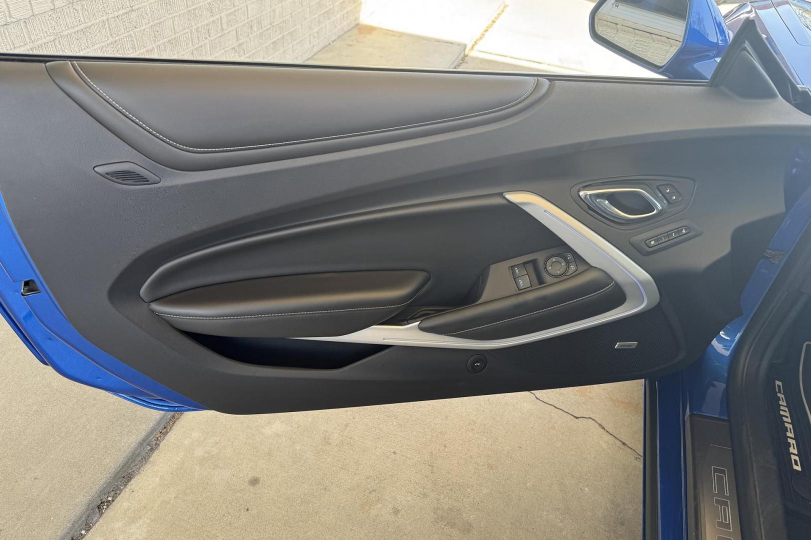 2016 Hyper Blue /Black Chevrolet Camaro 2SS RS (1G1FG1R75G0) with an V8 6.2 Liter engine, 6 Speed Manual transmission, located at 2304 W. Main St., Boise, ID, 83702, (208) 342-7777, 43.622105, -116.218658 - 6-Speed manual! Low miles! - Photo#5