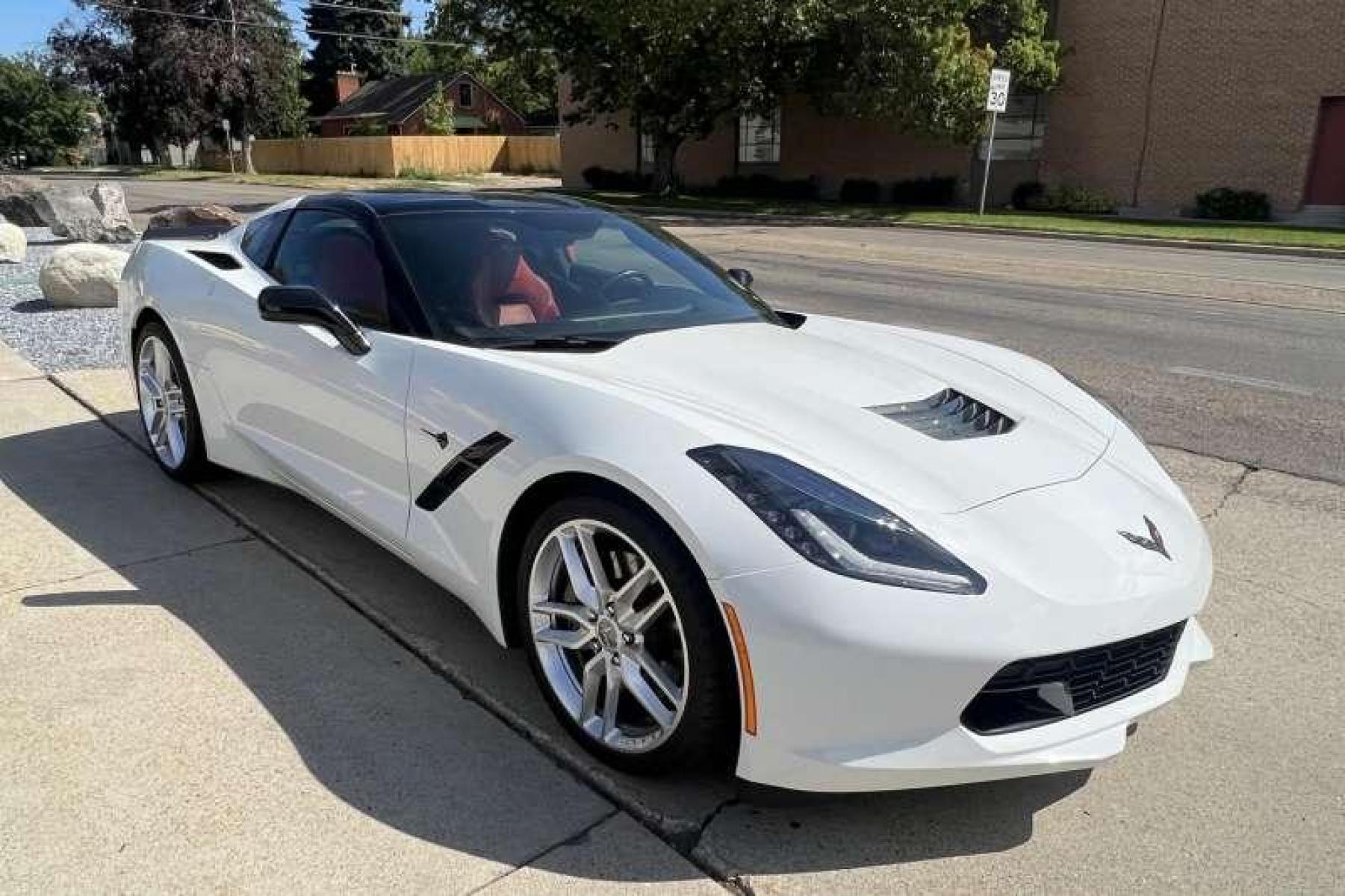 2015 Arctic White /Red Chevrolet Corvette Stingray Z51 Coupe (1G1YG2D74F5) with an V8 6.2 Liter engine, Manual transmission, located at 2304 W. Main St., Boise, ID, 83702, (208) 342-7777, 43.622105, -116.218658 - Photo #2