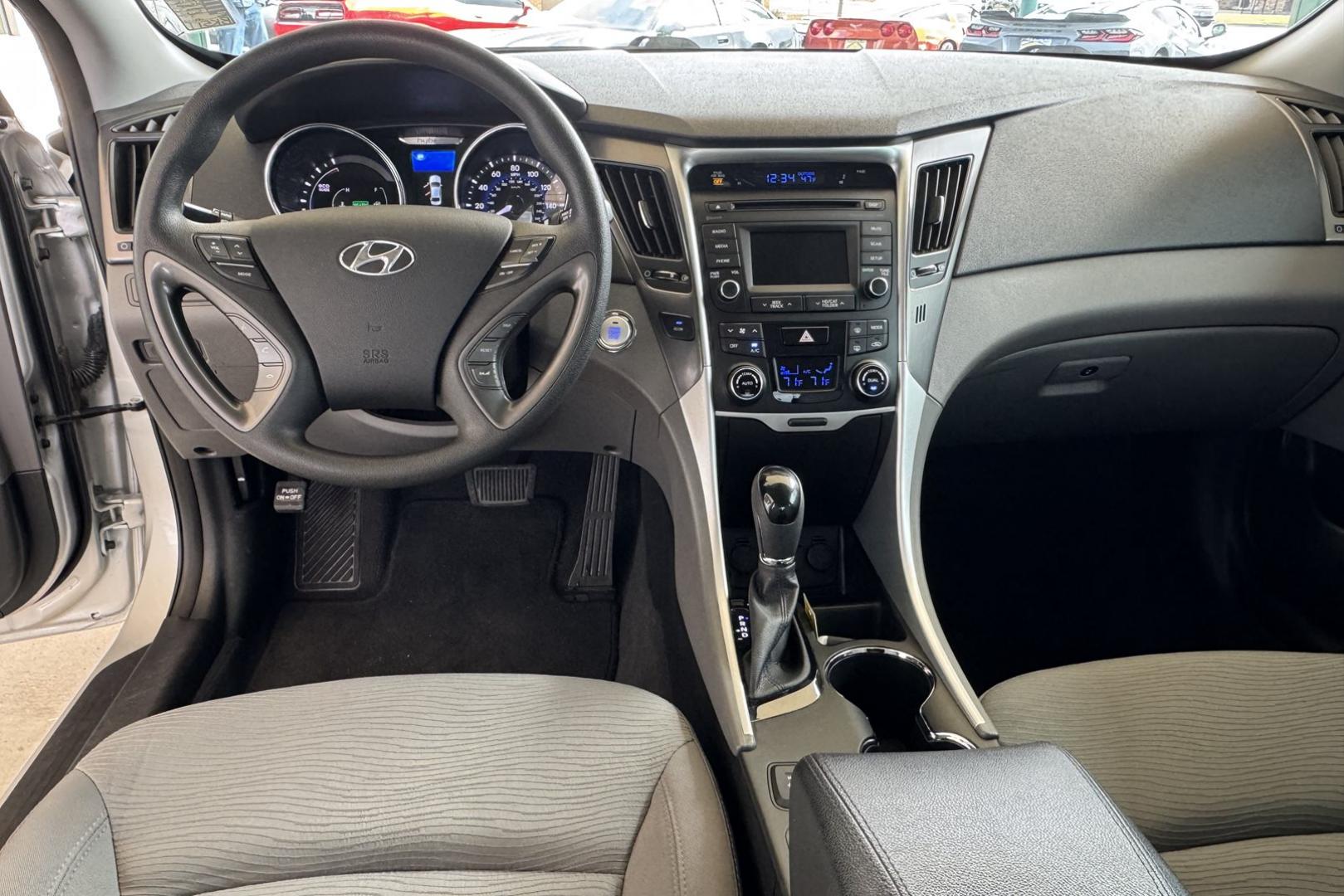 2015 Starlight Silver /Gray Hyundai Sonata Hybrid (KMHEC4A46FA) with an 4 Cyl 2.4 Liter Hybrid engine, Automatic transmission, located at 2304 W. Main St., Boise, ID, 83702, (208) 342-7777, 43.622105, -116.218658 - Photo#12