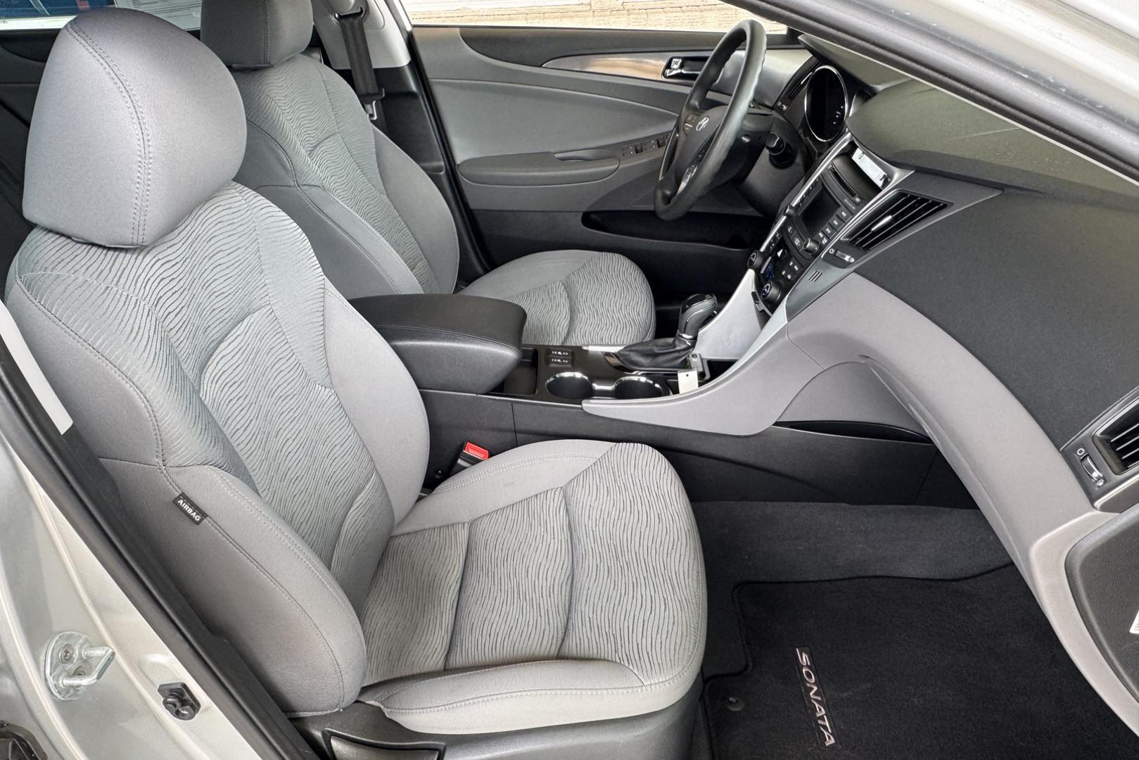 2015 Starlight Silver /Gray Hyundai Sonata Hybrid (KMHEC4A46FA) with an 4 Cyl 2.4 Liter Hybrid engine, Automatic transmission, located at 2304 W. Main St., Boise, ID, 83702, (208) 342-7777, 43.622105, -116.218658 - Photo#14