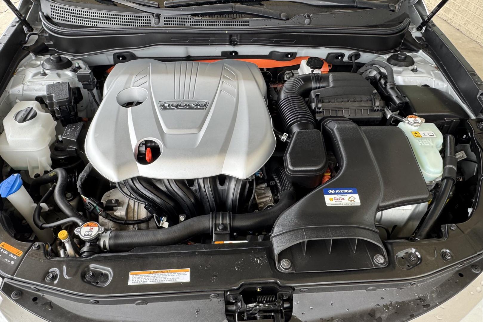 2015 Starlight Silver /Gray Hyundai Sonata Hybrid (KMHEC4A46FA) with an 4 Cyl 2.4 Liter Hybrid engine, Automatic transmission, located at 2304 W. Main St., Boise, ID, 83702, (208) 342-7777, 43.622105, -116.218658 - Photo#15