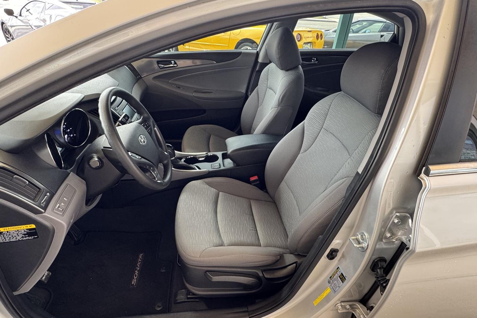 2015 Starlight Silver /Gray Hyundai Sonata Hybrid (KMHEC4A46FA) with an 4 Cyl 2.4 Liter Hybrid engine, Automatic transmission, located at 2304 W. Main St., Boise, ID, 83702, (208) 342-7777, 43.622105, -116.218658 - Photo#8