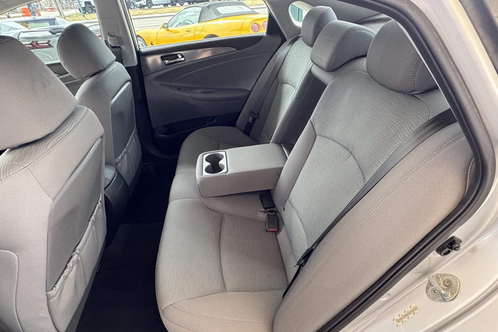 2015 Starlight Silver /Gray Hyundai Sonata Hybrid (KMHEC4A46FA) with an 4 Cyl 2.4 Liter Hybrid engine, Automatic transmission, located at 2304 W. Main St., Boise, ID, 83702, (208) 342-7777, 43.622105, -116.218658 - Photo#10