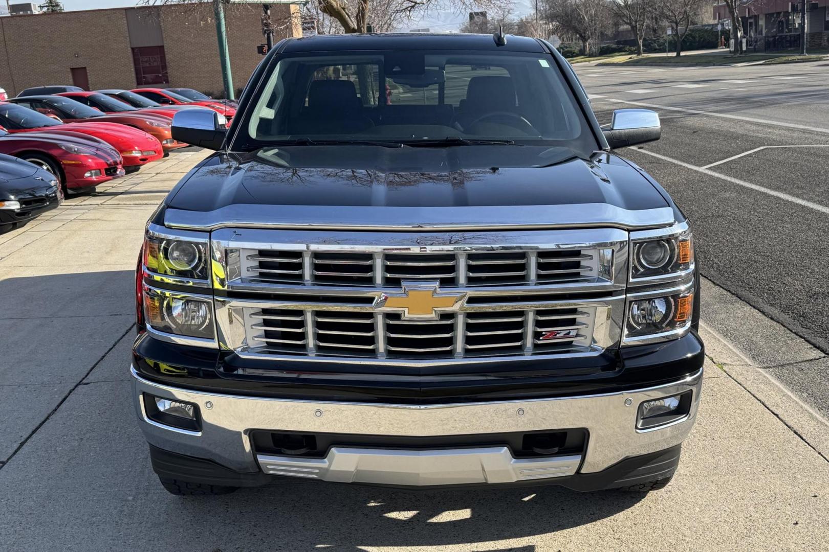 2015 Black /Black Chevrolet Silverado 1500 Crew Cab LTZ Z/71 (3GCUKSEJ5FG) with an V8 6.2 Liter engine, Automatic 8 Speed transmission, located at 2304 W. Main St., Boise, ID, 83702, (208) 342-7777, 43.622105, -116.218658 - Well Optioned! Great Looking Truck Too! - Photo#3