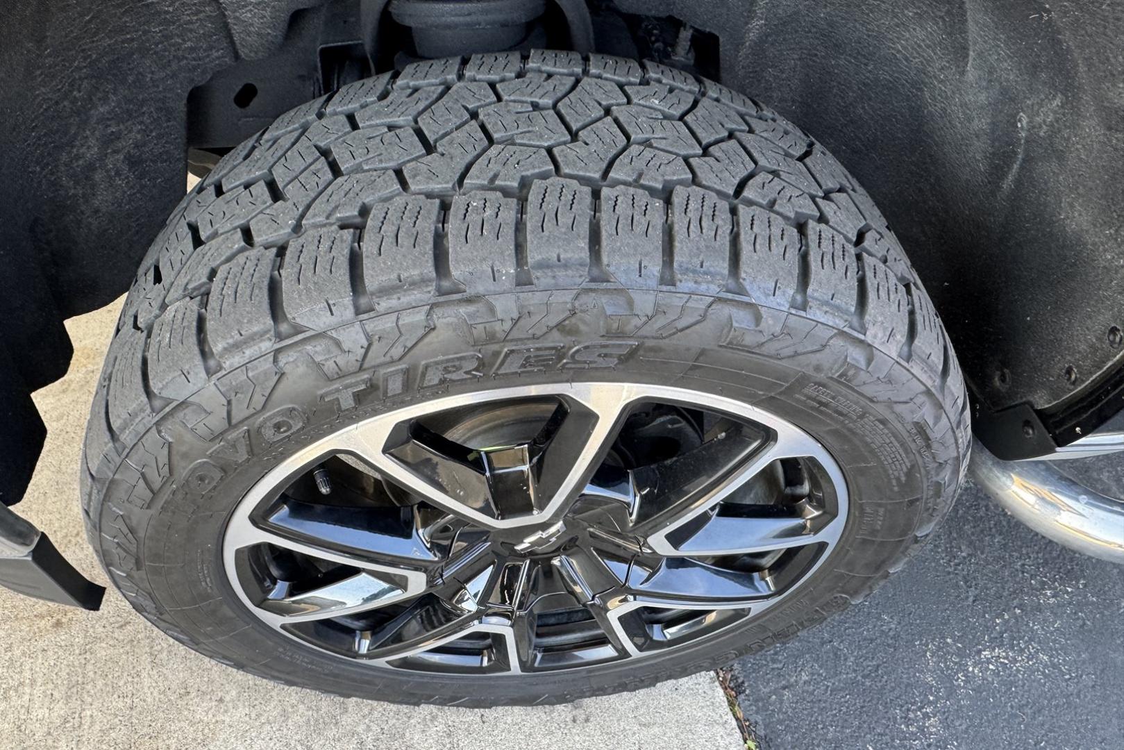 2015 Black /Black Chevrolet Silverado 1500 Crew Cab LTZ Z/71 (3GCUKSEJ5FG) with an V8 6.2 Liter engine, Automatic 8 Speed transmission, located at 2304 W. Main St., Boise, ID, 83702, (208) 342-7777, 43.622105, -116.218658 - Well Optioned! Great Looking Truck Too! - Photo#18
