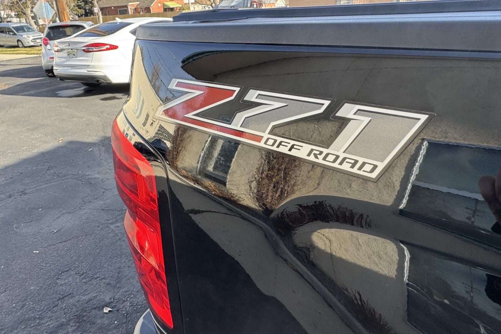 2015 Black /Black Chevrolet Silverado 1500 Crew Cab LTZ Z/71 (3GCUKSEJ5FG) with an V8 6.2 Liter engine, Automatic 8 Speed transmission, located at 2304 W. Main St., Boise, ID, 83702, (208) 342-7777, 43.622105, -116.218658 - Well Optioned! Great Looking Truck Too! - Photo#23