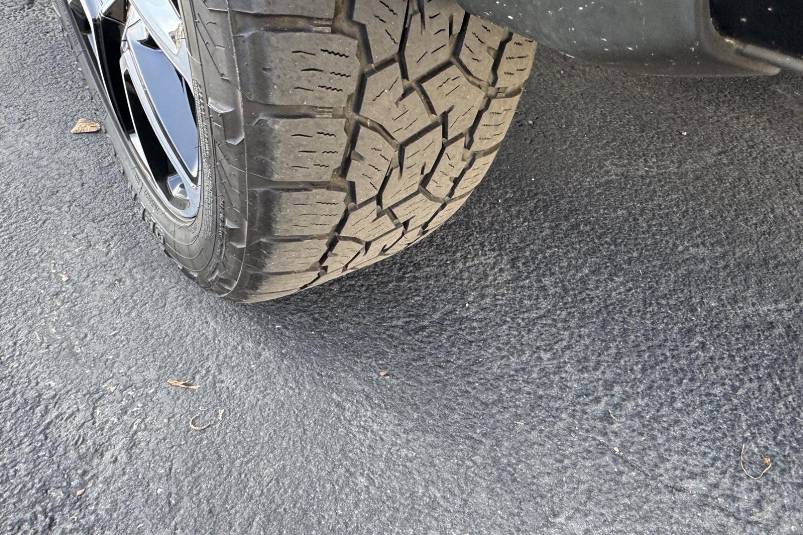 2015 Black /Black Chevrolet Silverado 1500 Crew Cab LTZ Z/71 (3GCUKSEJ5FG) with an V8 6.2 Liter engine, Automatic 8 Speed transmission, located at 2304 W. Main St., Boise, ID, 83702, (208) 342-7777, 43.622105, -116.218658 - Well Optioned! Great Looking Truck Too! - Photo#24