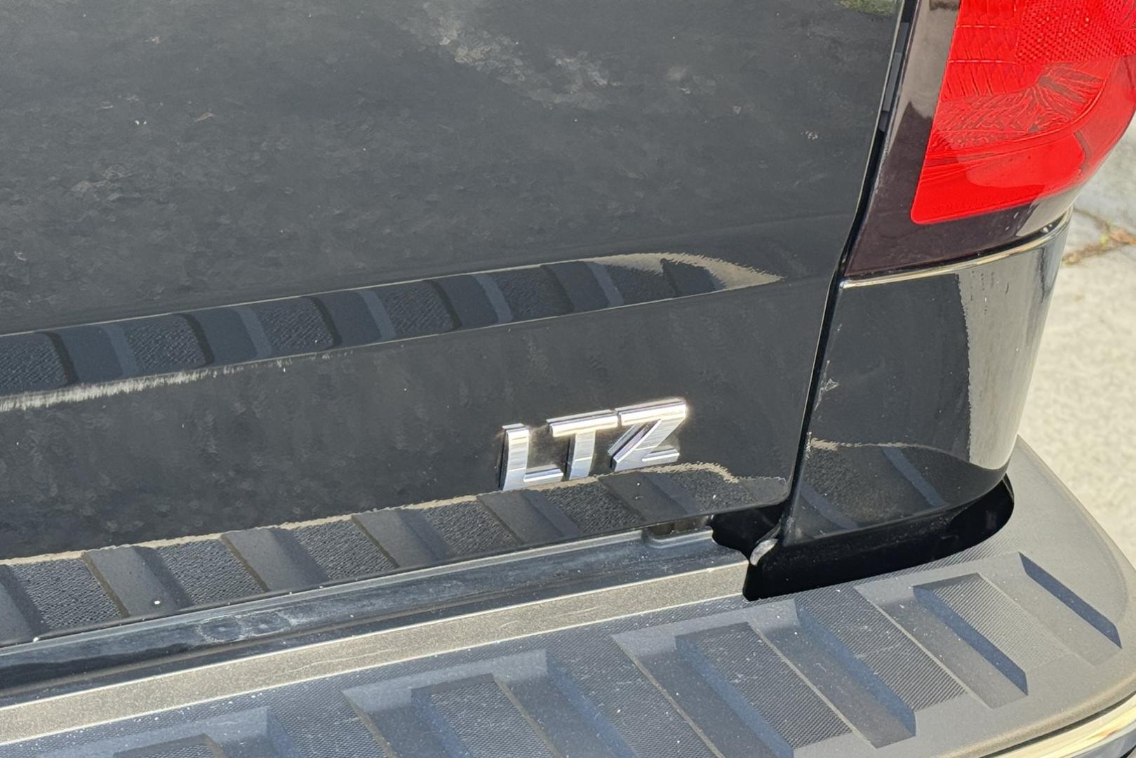 2015 Black /Black Chevrolet Silverado 1500 Crew Cab LTZ Z/71 (3GCUKSEJ5FG) with an V8 6.2 Liter engine, Automatic 8 Speed transmission, located at 2304 W. Main St., Boise, ID, 83702, (208) 342-7777, 43.622105, -116.218658 - Well Optioned! Great Looking Truck Too! - Photo#26