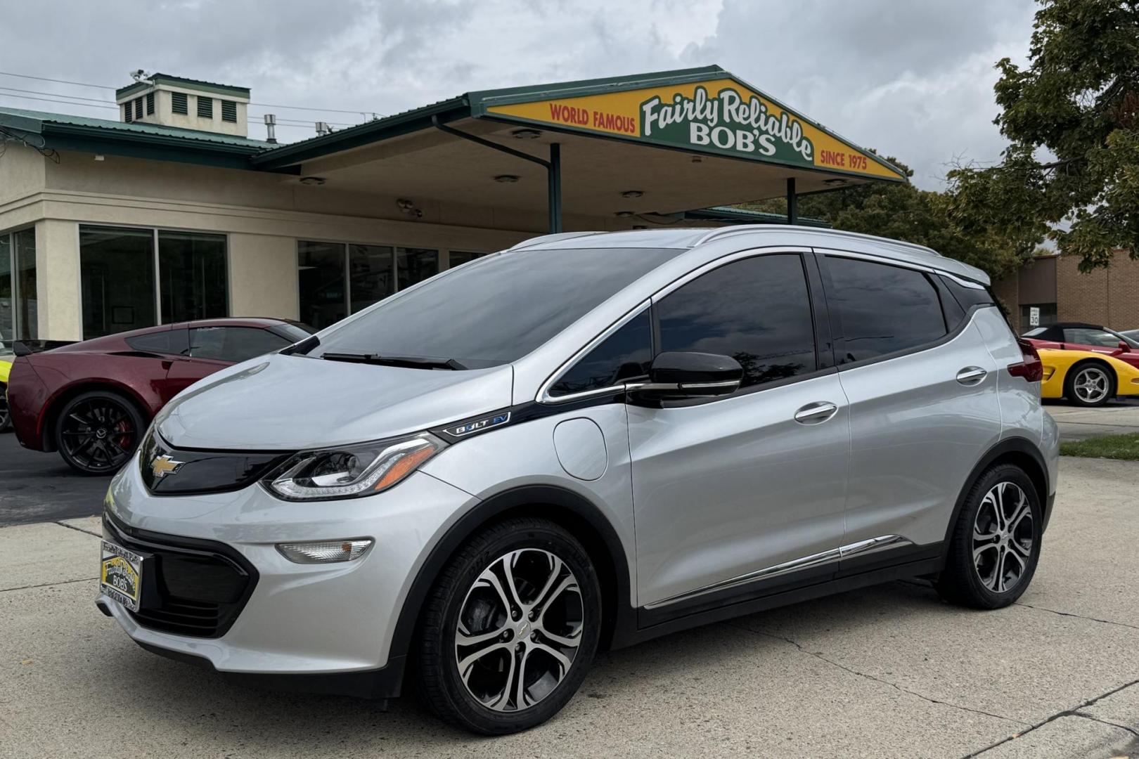 2017 Silver Ice /Gray Chevrolet Bolt Premier (1G1FX6S09H4) with an EV engine, Automatic transmission, located at 2304 W. Main St., Boise, ID, 83702, (208) 342-7777, 43.622105, -116.218658 - Amazing Option For Local Commuting! Factory Battery Warranty Until July of 2031! - Photo#0