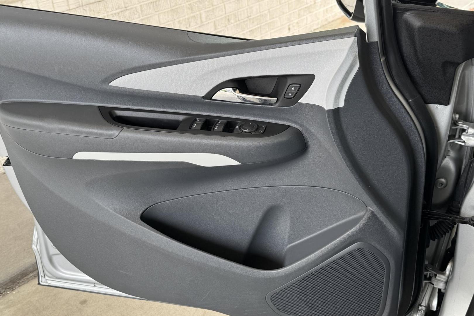 2017 Silver Ice /Gray Chevrolet Bolt Premier (1G1FX6S09H4) with an EV engine, Automatic transmission, located at 2304 W. Main St., Boise, ID, 83702, (208) 342-7777, 43.622105, -116.218658 - Amazing Option For Local Commuting! Factory Battery Warranty Until July of 2031! - Photo#9