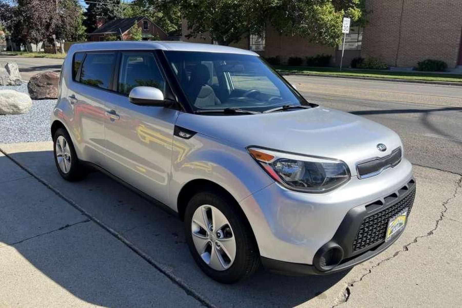 2014 Silver /Black Kia Soul (KNDJN2A20E7) with an 4 Cyl 1.6 Liter engine, Automatic transmission, located at 2304 W. Main St., Boise, ID, 83702, (208) 342-7777, 43.622105, -116.218658 - Financing Available O.A.C. - Photo #2