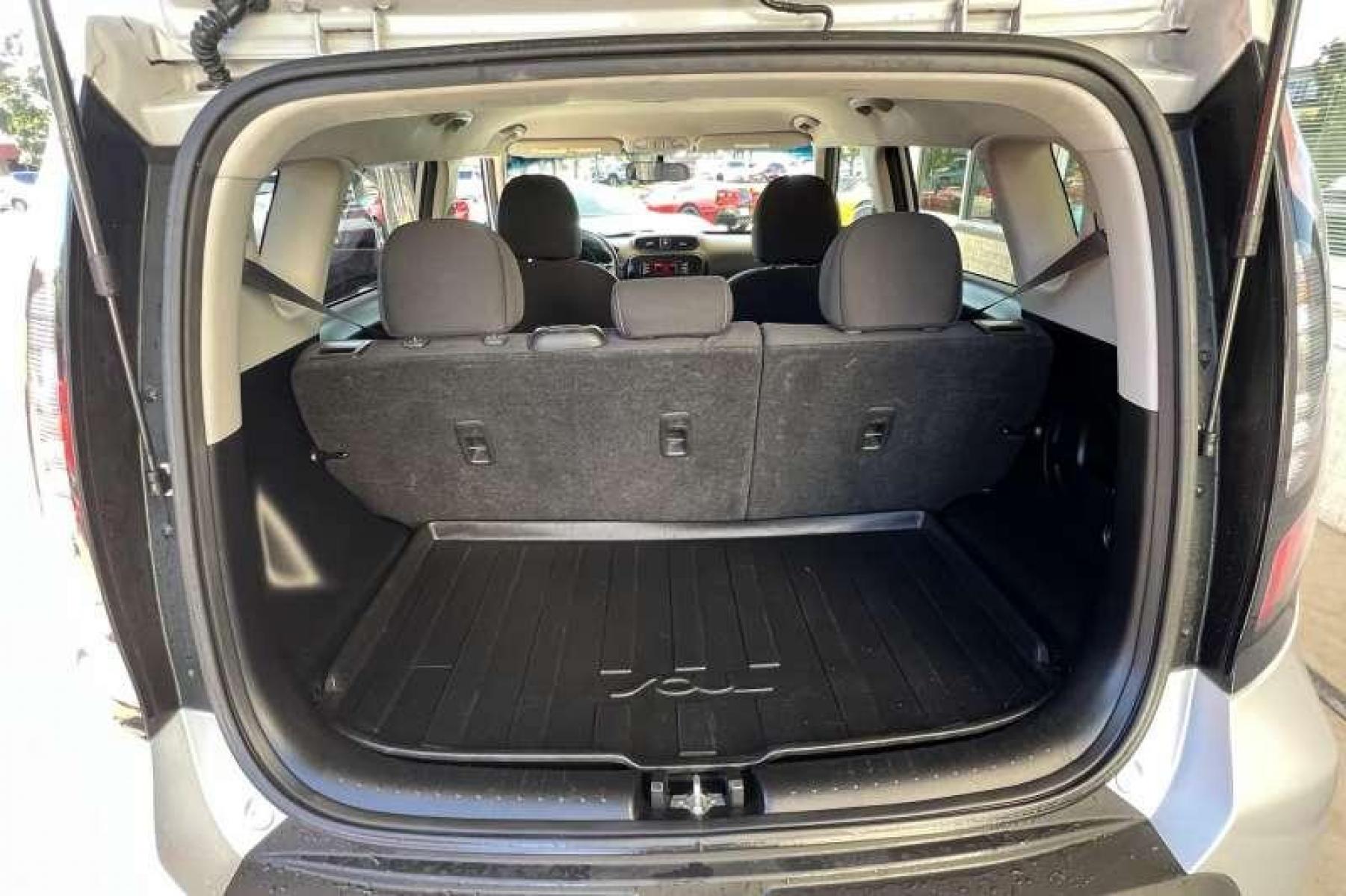 2014 Silver /Black Kia Soul (KNDJN2A20E7) with an 1.6L 4cyl engine, Automatic transmission, located at 2304 W. Main St., Boise, ID, 83702, (208) 342-7777, 43.622105, -116.218658 - Financing Available O.A.C. - Photo #8