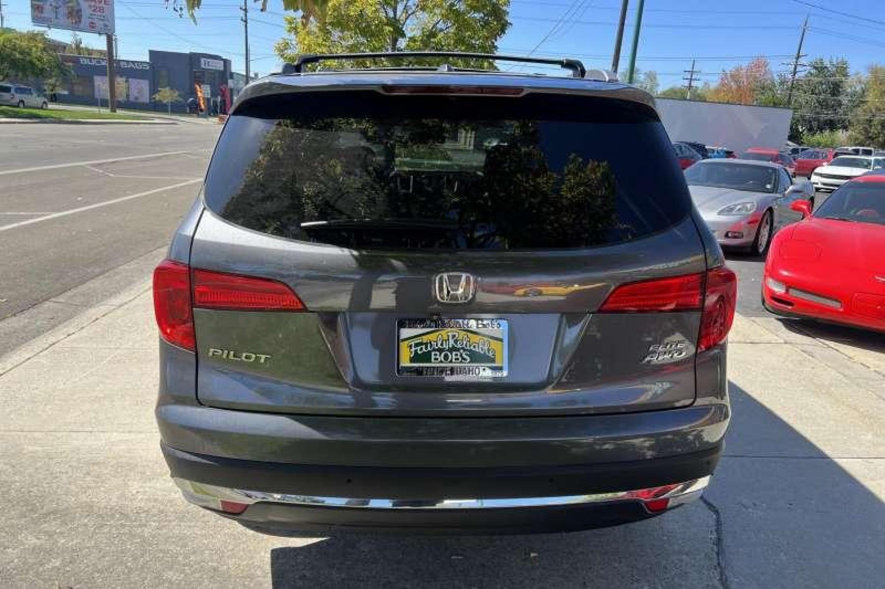 2016 Modern Steel Metallic /Gray Honda Pilot Elite 4WD (5FNYF6H04GB) with an 3.5L V6 engine, Automatic transmission, located at 2304 W. Main St., Boise, ID, 83702, (208) 342-7777, 43.622105, -116.218658 - Heated and Ventilated Seats! Blu Ray Entertainment! - Photo #3