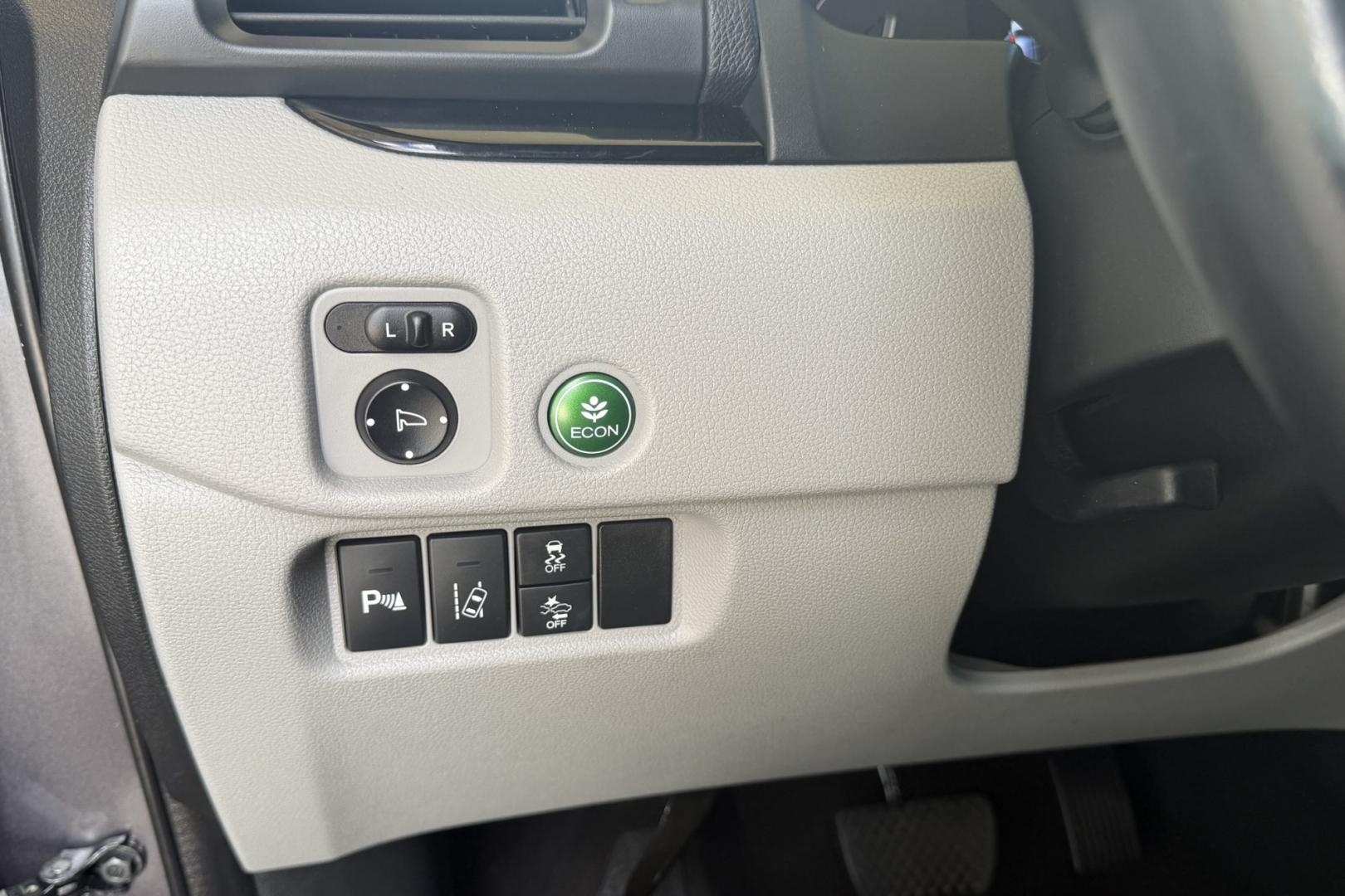 2016 Modern Steel Metallic /Gray Honda Pilot Elite (5FNYF6H04GB) with an V6 3.5 Liter engine, Automatic 9 Speed transmission, located at 2304 W. Main St., Boise, ID, 83702, (208) 342-7777, 43.622105, -116.218658 - Highly Optioned With Safety Features! Heated and Ventilated Seats! Blu Ray Entertainment!- Photo#7