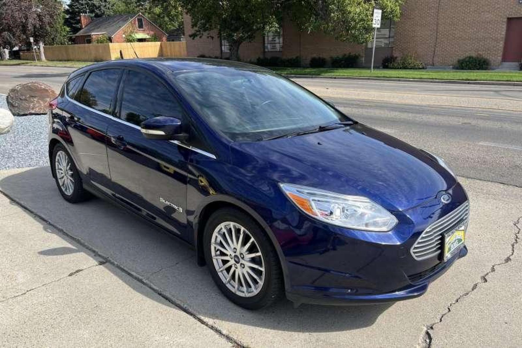 2016 Blue /Tan Ford Focus EV (1FADP3R46GL) with an EV engine, Automatic transmission, located at 2304 W. Main St., Boise, ID, 83702, (208) 342-7777, 43.622105, -116.218658 - Photo #2