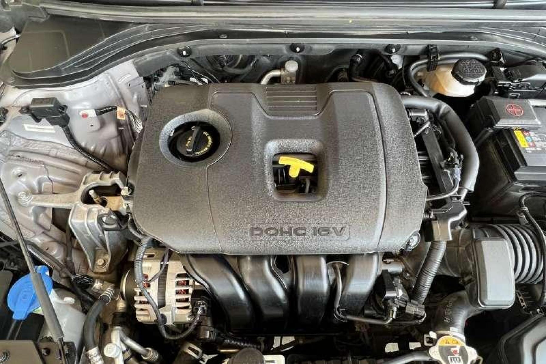 2020 Fluid Metal /Black Hyundai Elantra VE (KMHD84LF8LU) with an 4 Cyl 2.0 liter engine, Automatic transmission, located at 2304 W. Main St., Boise, ID, 83702, (208) 342-7777, 43.622105, -116.218658 - Photo #10