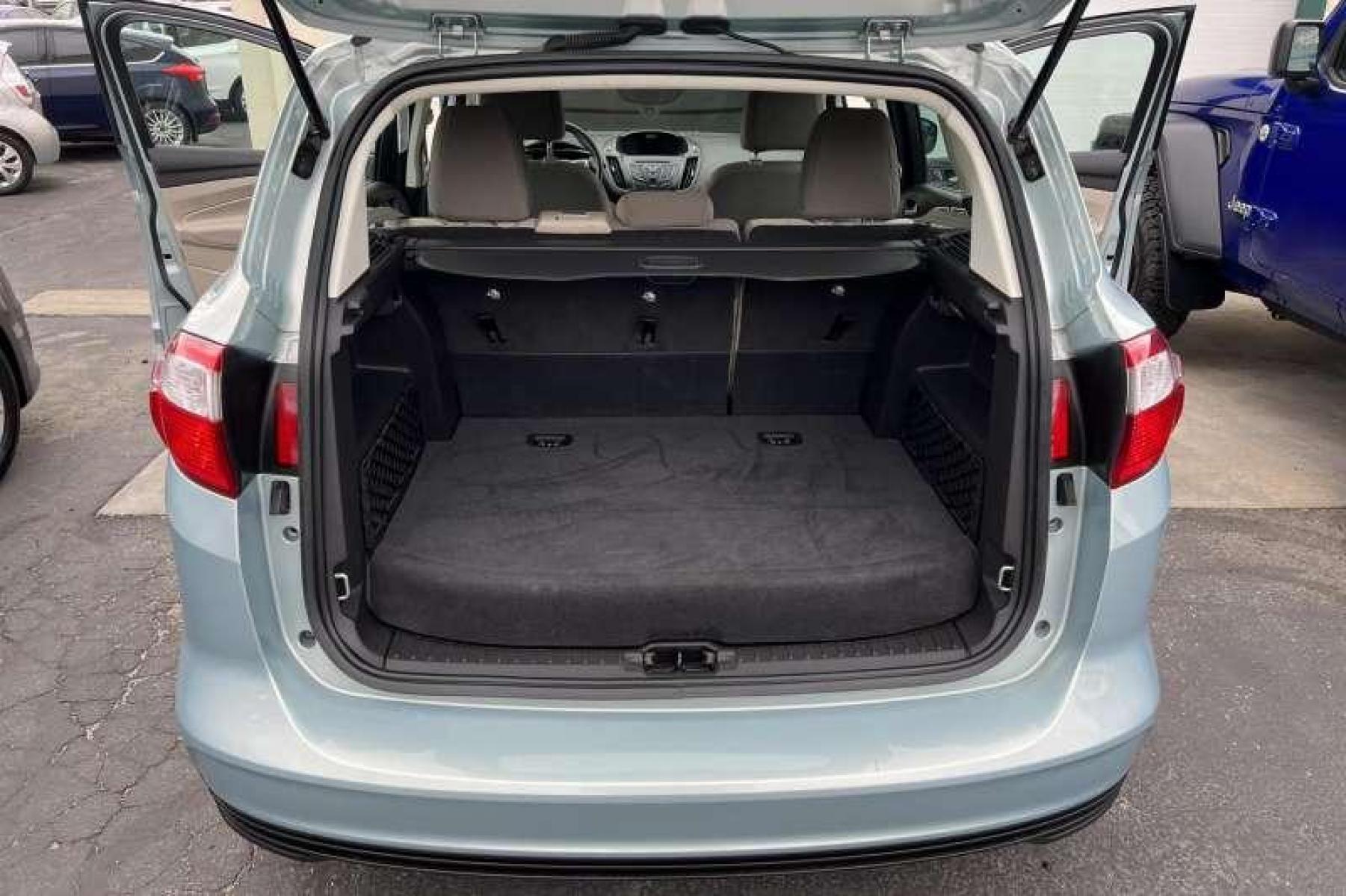2014 Ice Storm /Gray Ford C-Max Hybrid SE Hatchback (1FADP5AU5EL) with an 4 Cyl 2.0 Liter Hybrid engine, Automatic transmission, located at 2304 W. Main St., Boise, ID, 83702, (208) 342-7777, 43.622105, -116.218658 - Photo #5