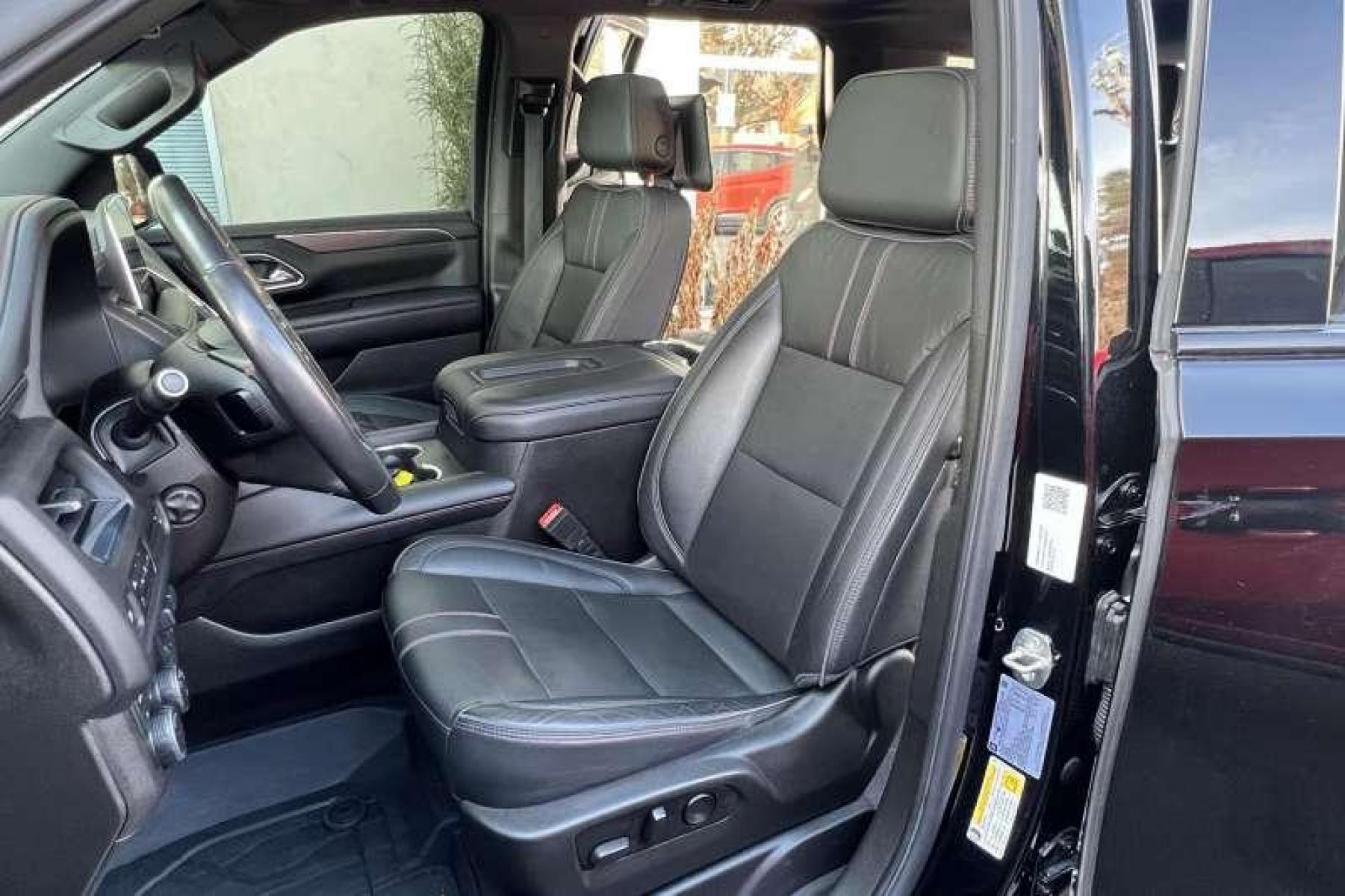2021 Black /Black Chevrolet Tahoe RST (1GNSKRKTXMR) with an 6 Cyl 3.0 Turbo Diesel engine, Automatic transmission, located at 2304 W. Main St., Boise, ID, 83702, (208) 342-7777, 43.622105, -116.218658 - Duramax Diesel! Low miles! - Photo #4
