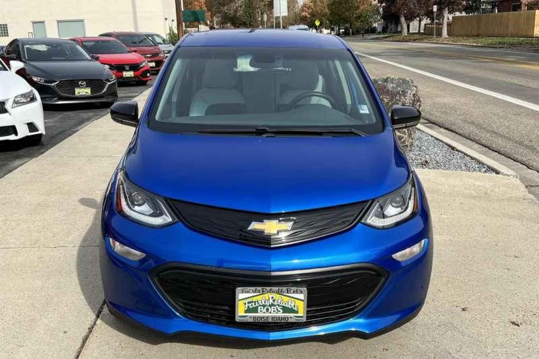 2020 Kinetic Blue Metallic /Dark Galvanized/Sky Cool Gray Chevrolet Bolt LT (1G1FY6S06L4) with an EV engine, Automatic transmission, located at 2304 W. Main St., Boise, ID, 83702, (208) 342-7777, 43.622105, -116.218658 - Financing Available O.A.C. - Photo #1