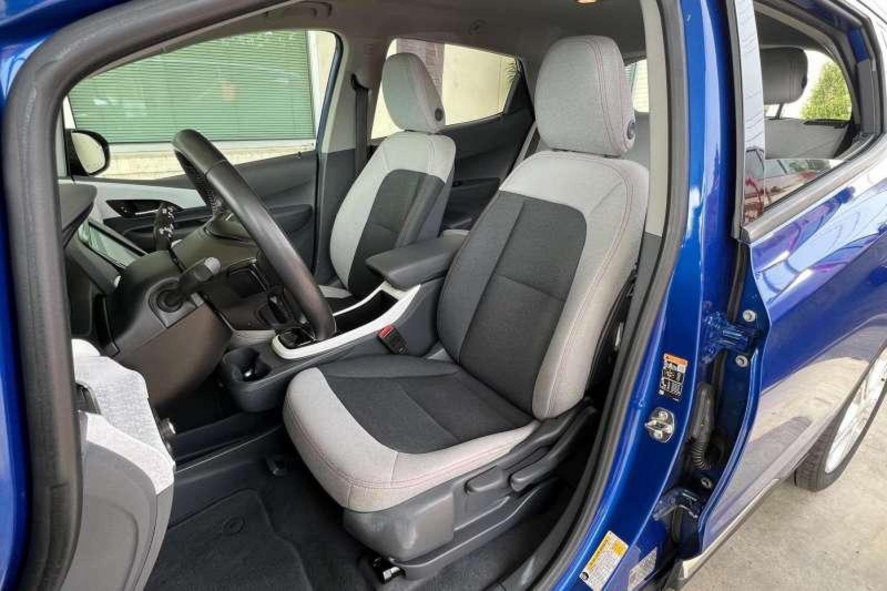 2020 Kinetic Blue Metallic /Dark Galvanized/Sky Cool Gray Chevrolet Bolt LT (1G1FY6S06L4) with an EV engine, Automatic transmission, located at 2304 W. Main St., Boise, ID, 83702, (208) 342-7777, 43.622105, -116.218658 - Financing Available O.A.C. - Photo #5
