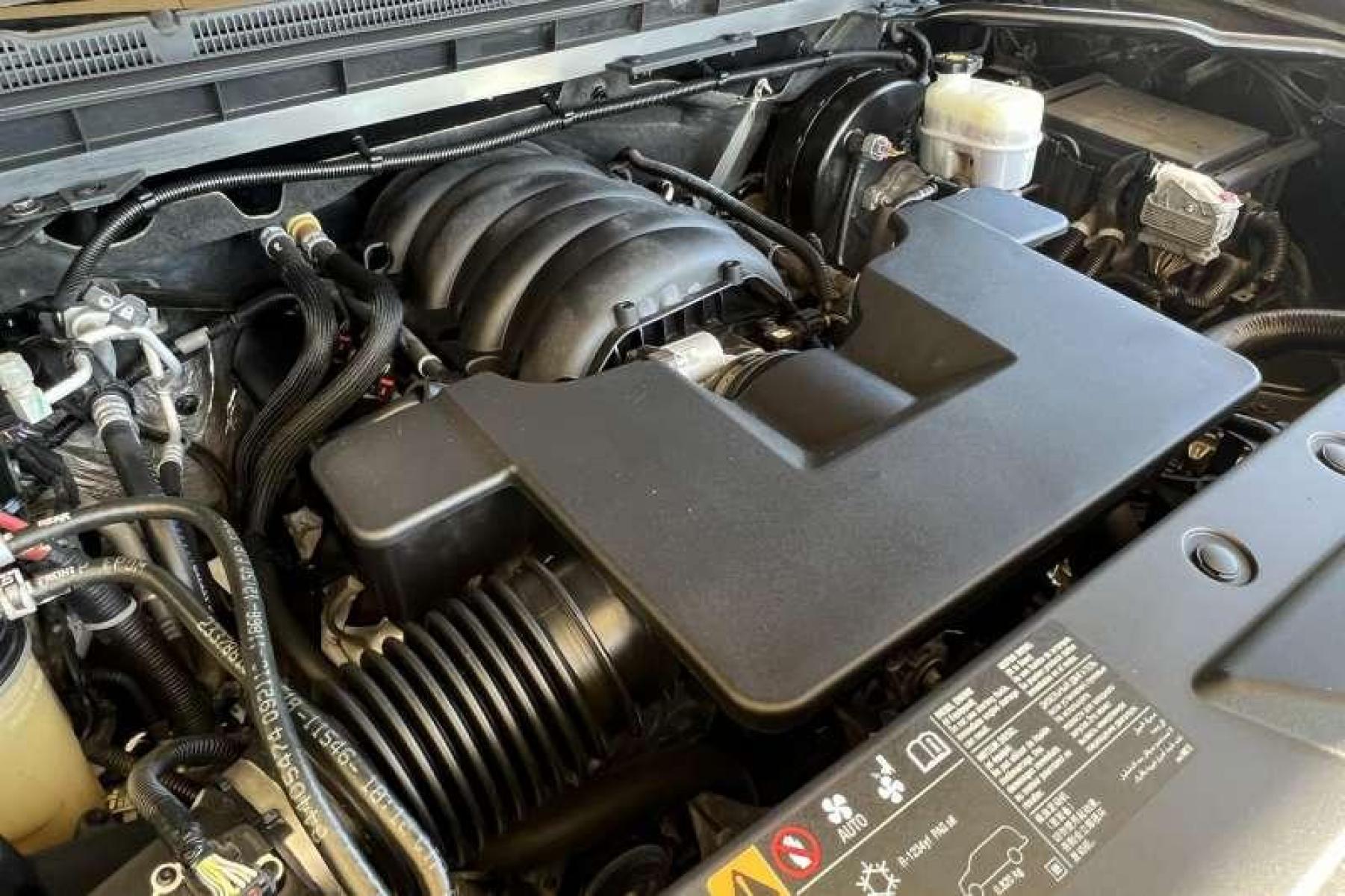 2018 Black /Gray Chevrolet Silverado 1500 Crew Cab LT (3GCUKREC3JG) with an V8 5.3 Liter engine, Automatic transmission, located at 2304 W. Main St., Boise, ID, 83702, (208) 342-7777, 43.622105, -116.218658 - Photo #11