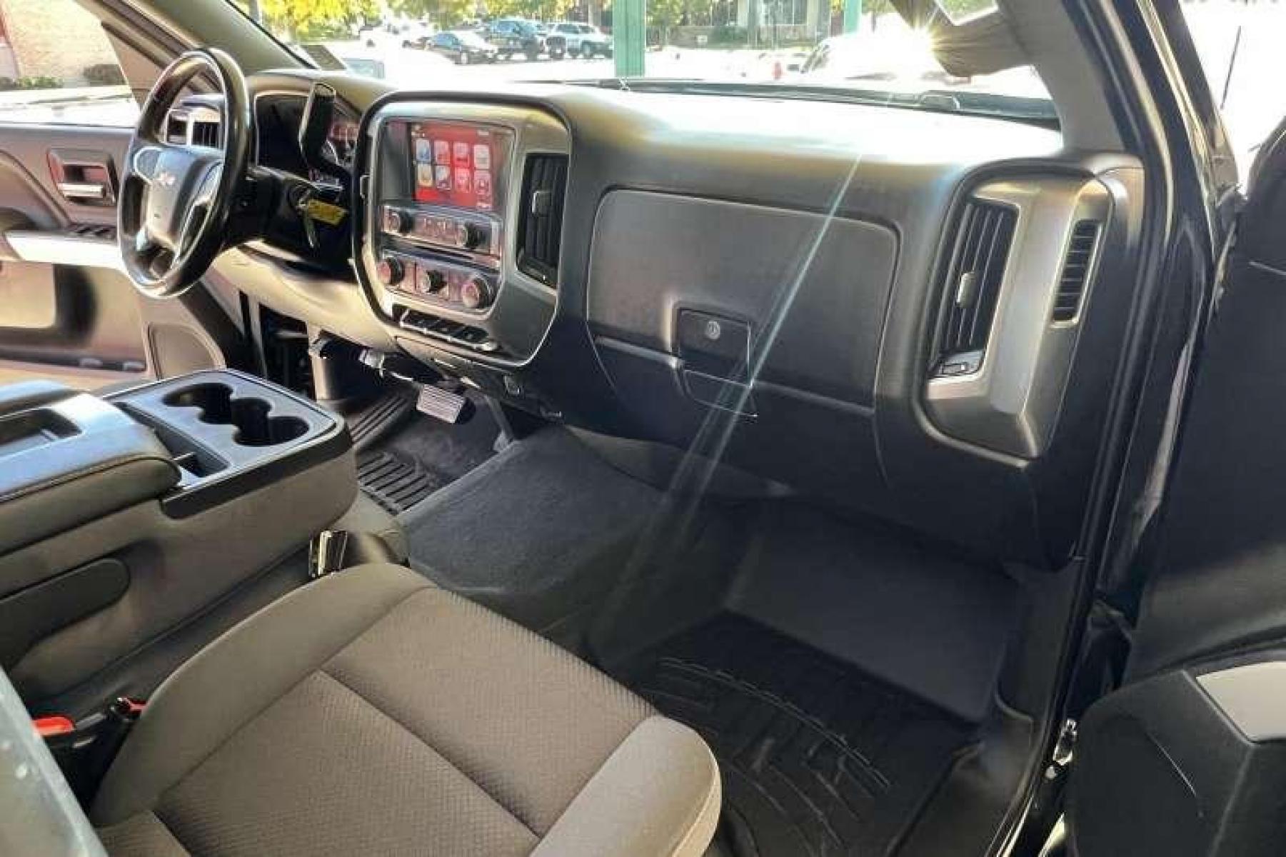 2018 Black /Gray Chevrolet Silverado 1500 Crew Cab LT (3GCUKREC3JG) with an V8 5.3 Liter engine, Automatic transmission, located at 2304 W. Main St., Boise, ID, 83702, (208) 342-7777, 43.622105, -116.218658 - Photo #8