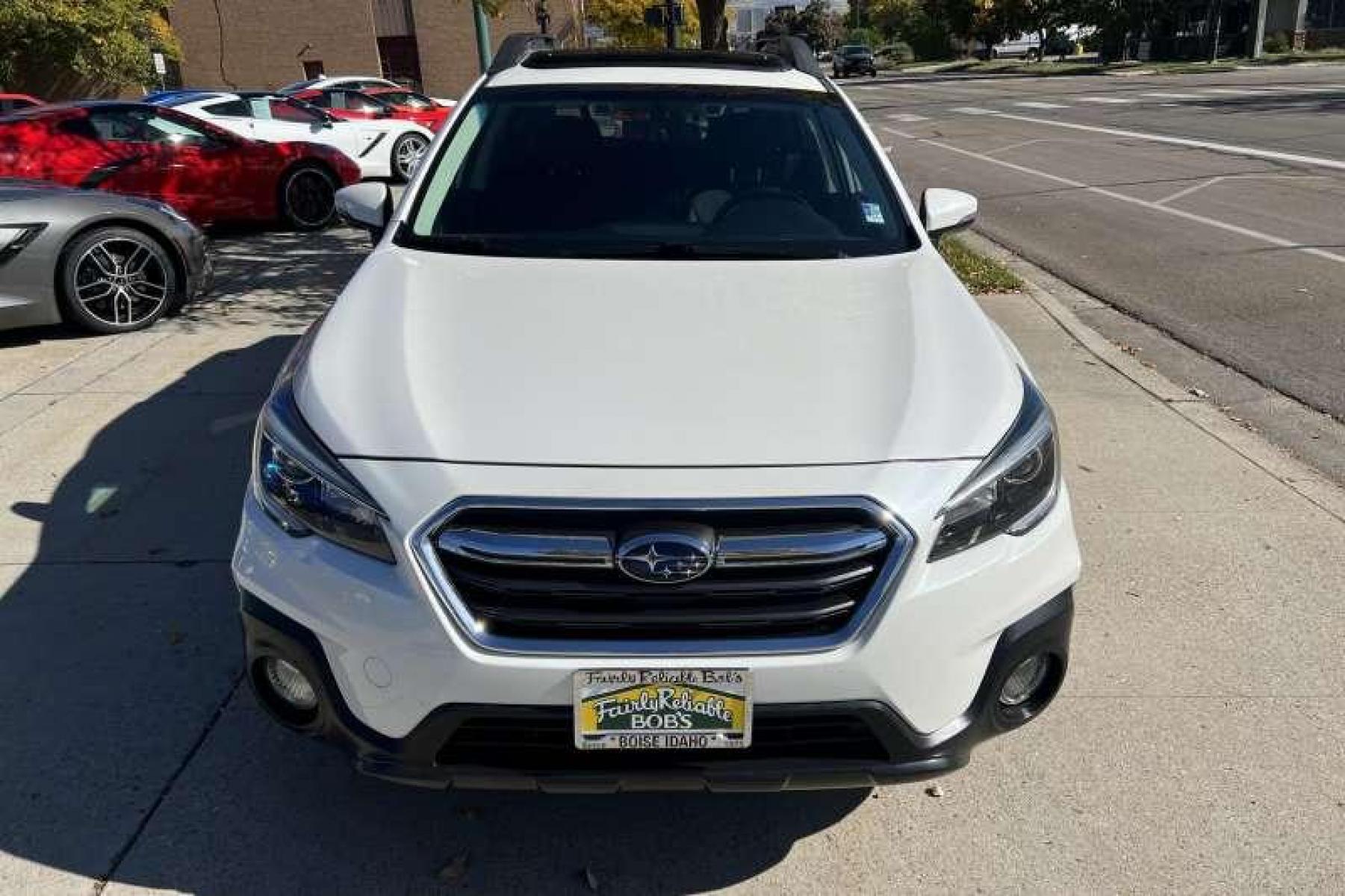 2018 White /Black Subaru Outback 2.5i Premium (4S4BSAHC2J3) with an H4 2.5 Liter engine, Automatic transmission, located at 2304 W. Main St., Boise, ID, 83702, (208) 342-7777, 43.622105, -116.218658 - Financing Available O.A.C. - Photo #1