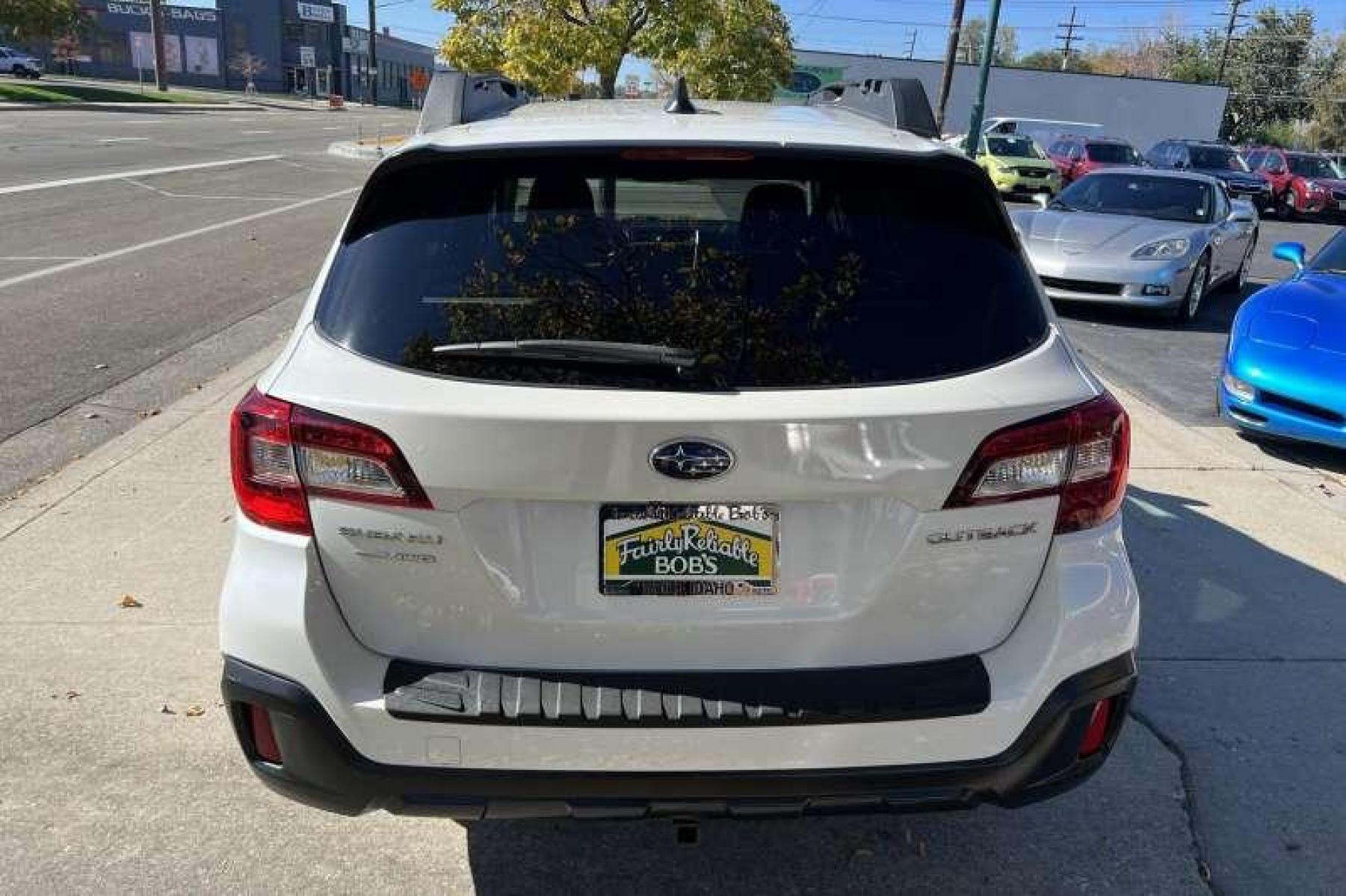 2018 White /Black Subaru Outback 2.5i Premium (4S4BSAHC2J3) with an H4 2.5 Liter engine, Automatic transmission, located at 2304 W. Main St., Boise, ID, 83702, (208) 342-7777, 43.622105, -116.218658 - Financing Available O.A.C. - Photo #3