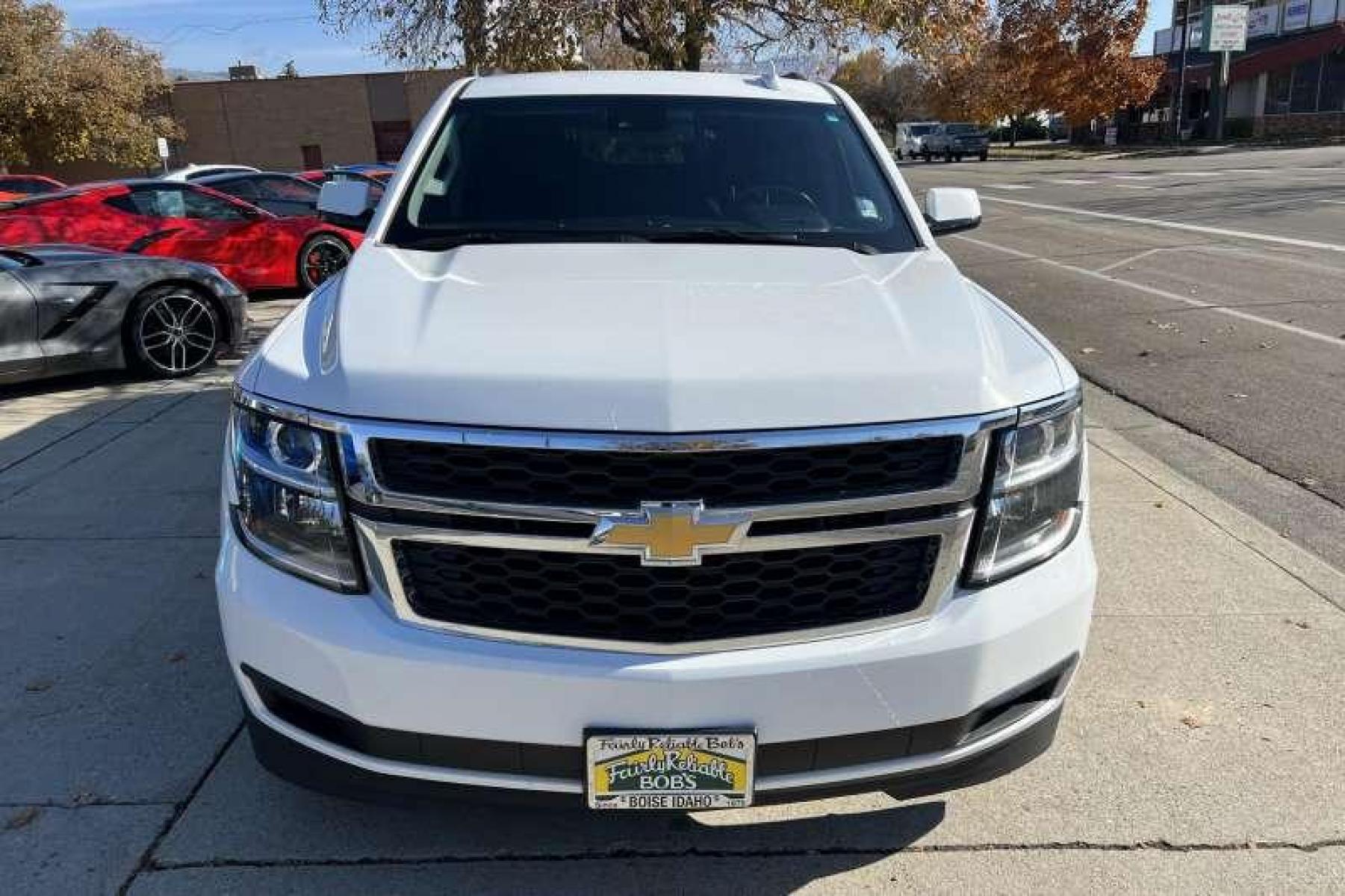 2016 White /Black Chevrolet Suburban LT (1GNSKHKC7GR) with an V8 5.3 Liter engine, Automatic transmission, located at 2304 W. Main St., Boise, ID, 83702, (208) 342-7777, 43.622105, -116.218658 - Financing Available O.A.C. - Photo #1