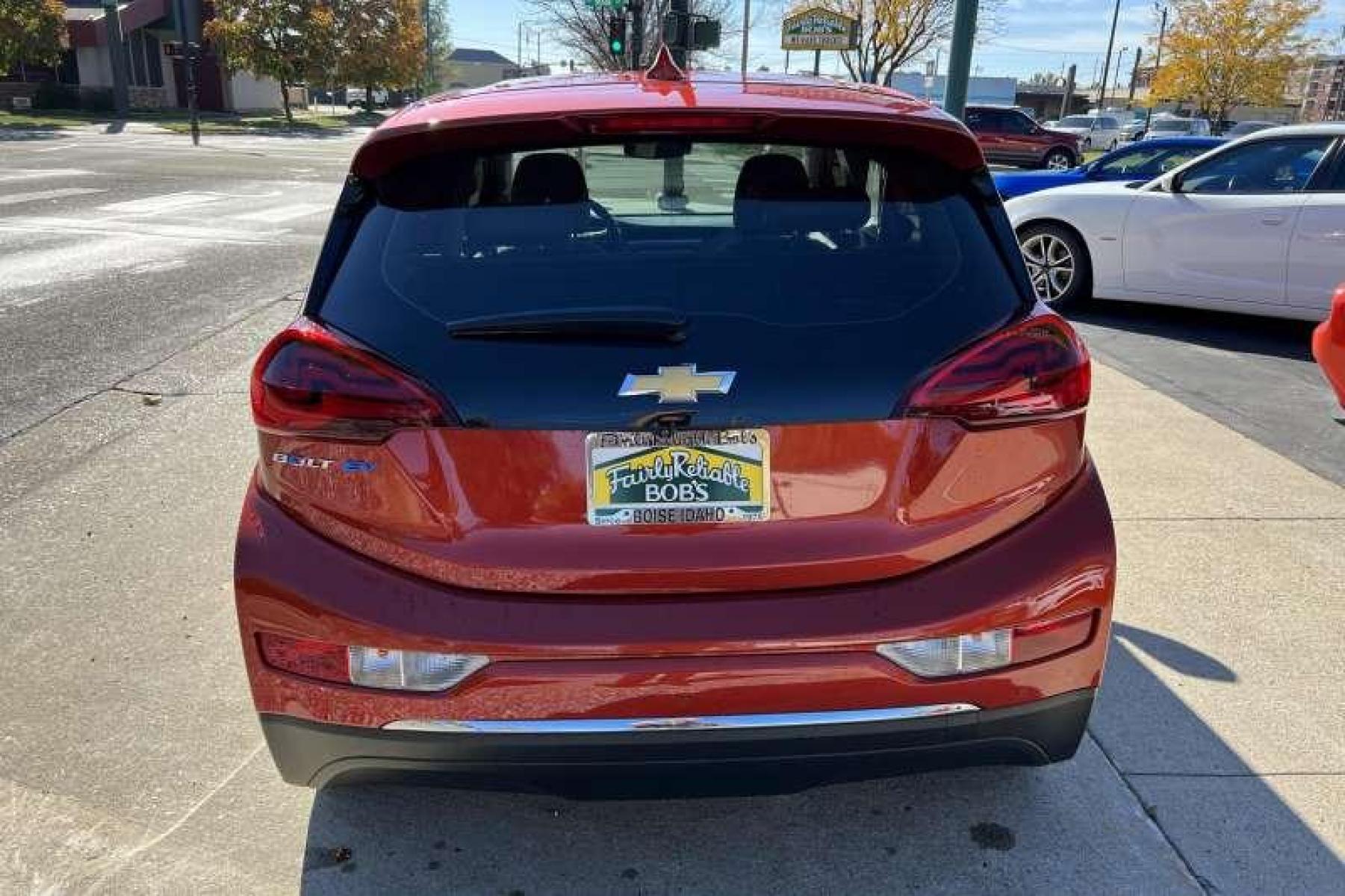 2020 Cayenne Orange Metallic /Dark Galvanized/Sky Cool Gray Chevrolet Bolt LT (1G1FY6S07L4) with an EV engine, Automatic transmission, located at 2304 W. Main St., Boise, ID, 83702, (208) 342-7777, 43.622105, -116.218658 - Great color! No more gas! - Photo #3