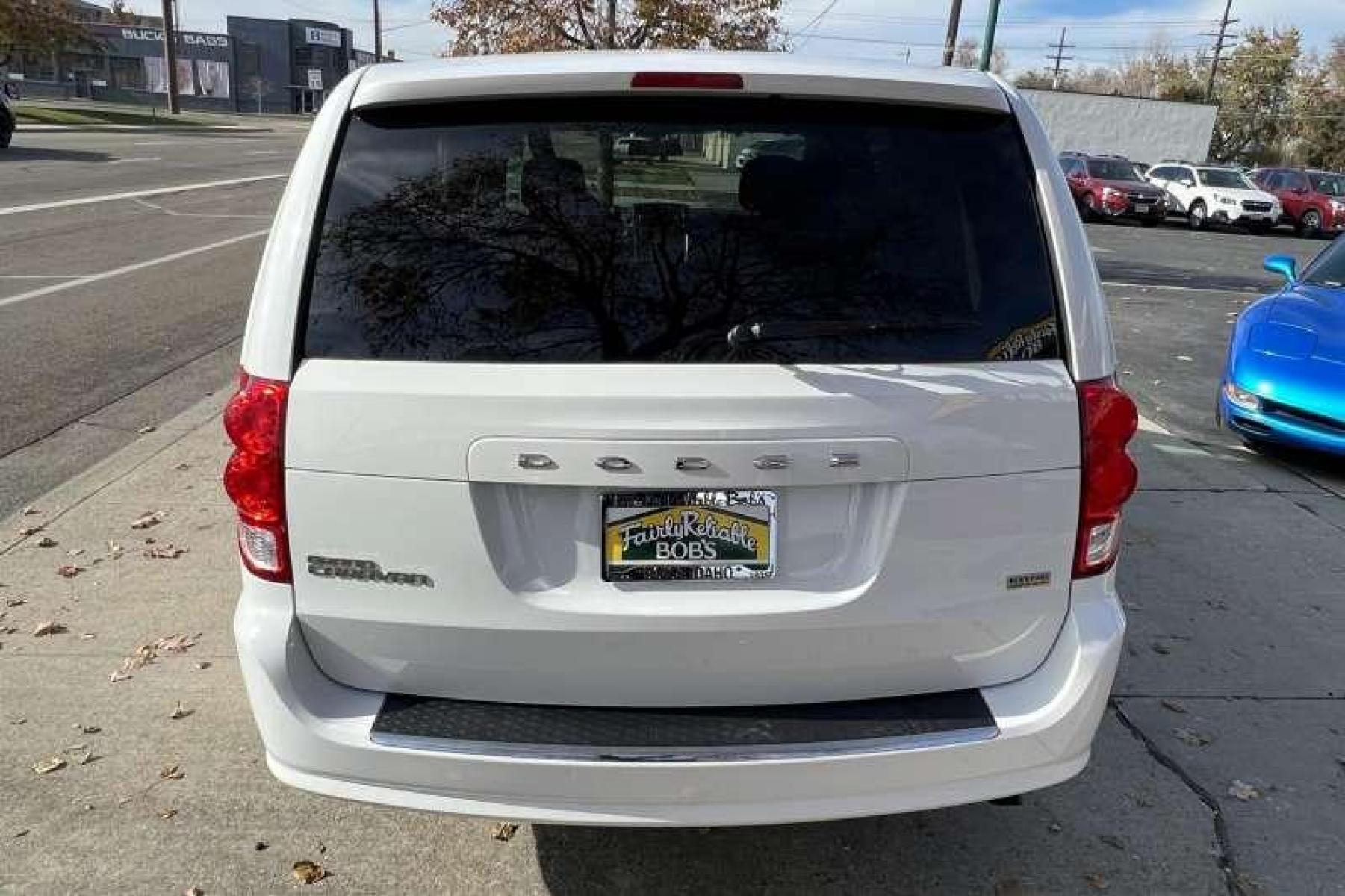 2016 Bright White /Black Dodge Grand Caravan SE (2C4RDGBG0GR) with an V6 3.6 Liter engine, Automatic transmission, located at 2304 W. Main St., Boise, ID, 83702, (208) 342-7777, 43.622105, -116.218658 - Financing Available O.A.C. - Photo #3