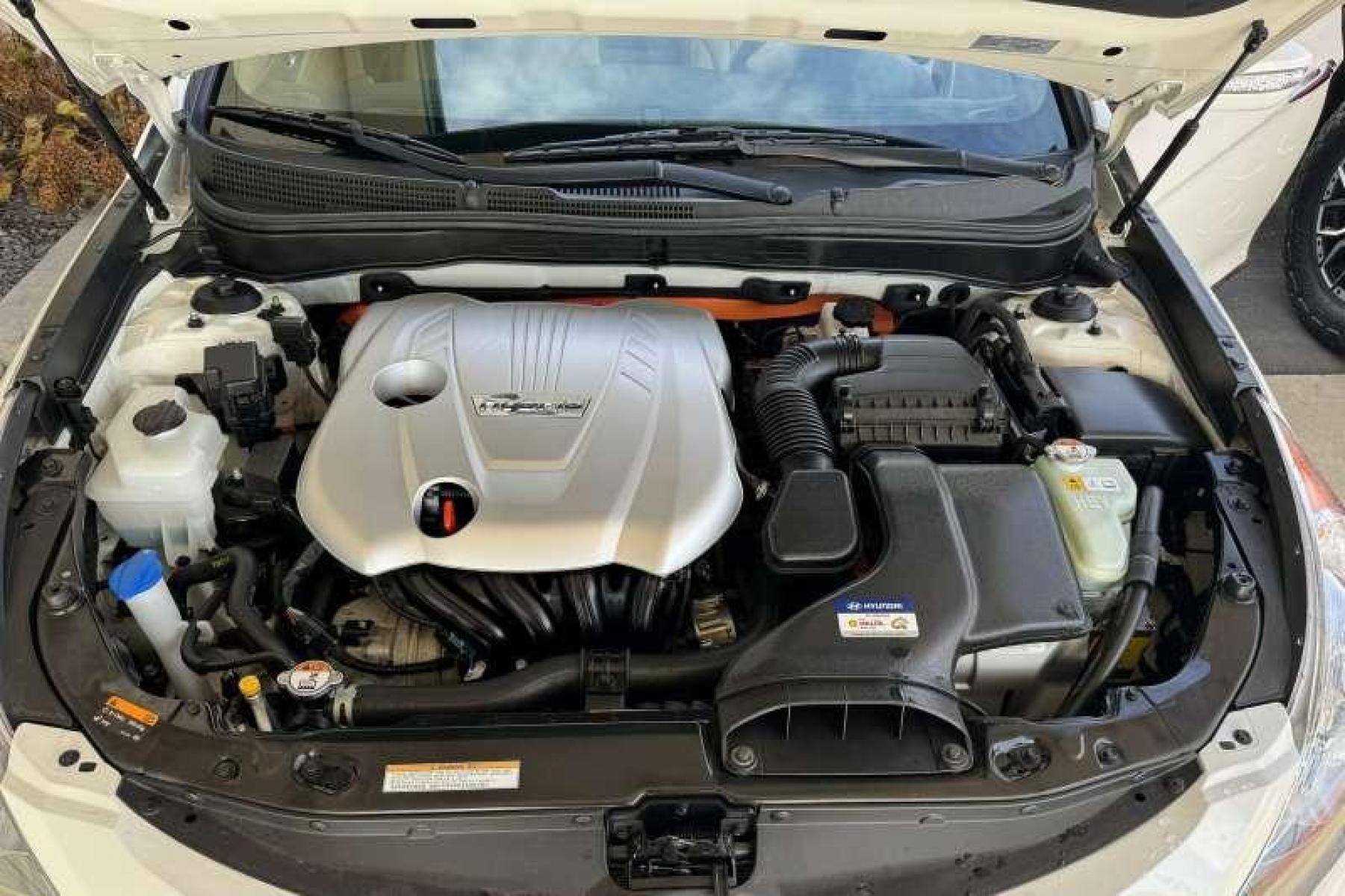 2015 Quartz White Pearl Hyundai Sonata Hybrid (KMHEC4A49FA) with an 4 Cyl 2.4 Liter Hybrid engine, Automatic transmission, located at 2304 W. Main St., Boise, ID, 83702, (208) 342-7777, 43.622105, -116.218658 - Photo #6