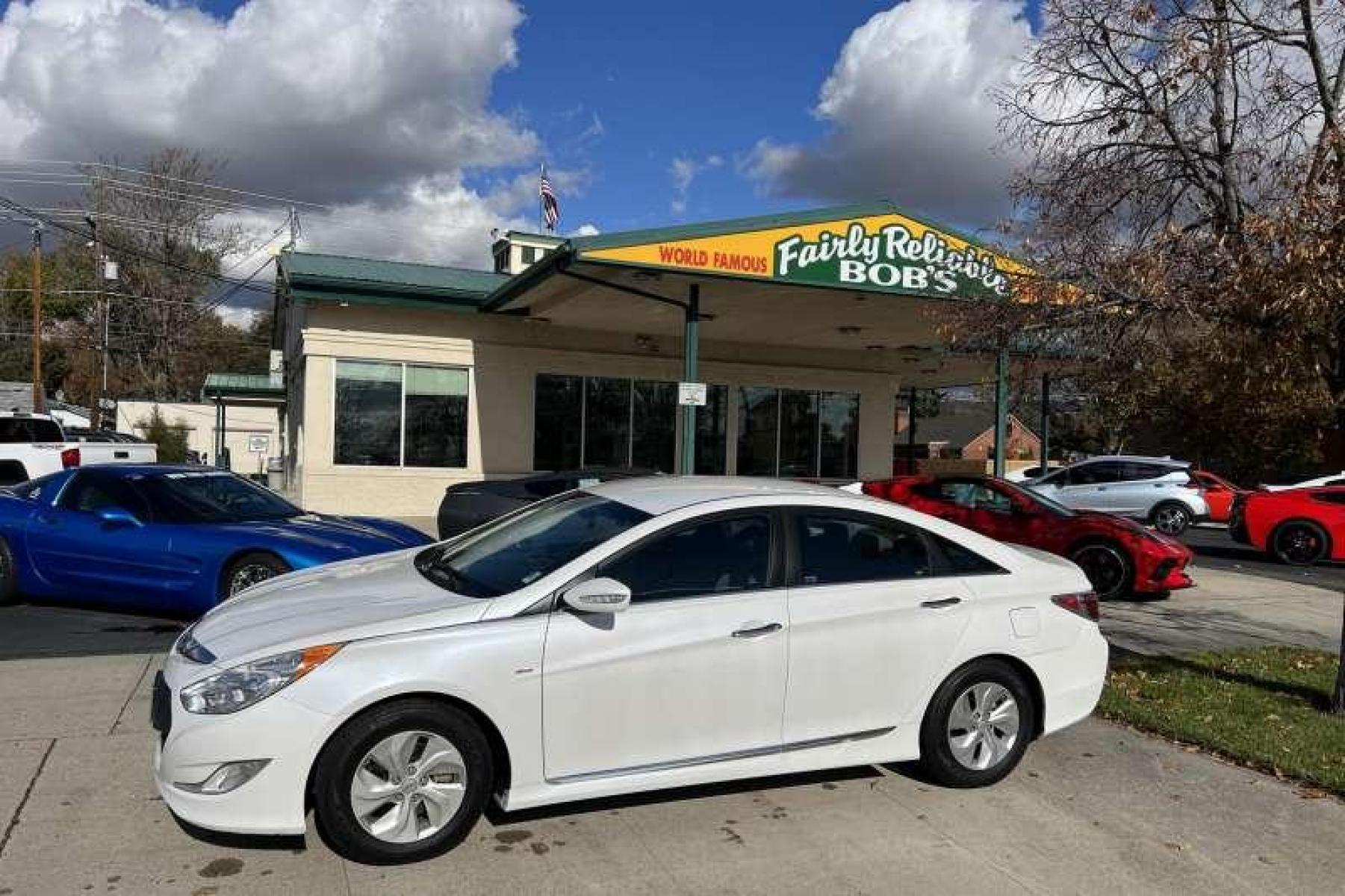 2014 White /Gray Hyundai Sonata Hybrid (KMHEC4A45EA) with an 4 Cyl 2.4 Liter Hybrid engine, Automatic transmission, located at 2304 W. Main St., Boise, ID, 83702, (208) 342-7777, 43.622105, -116.218658 - Financing Available O.A.C. - Photo #0