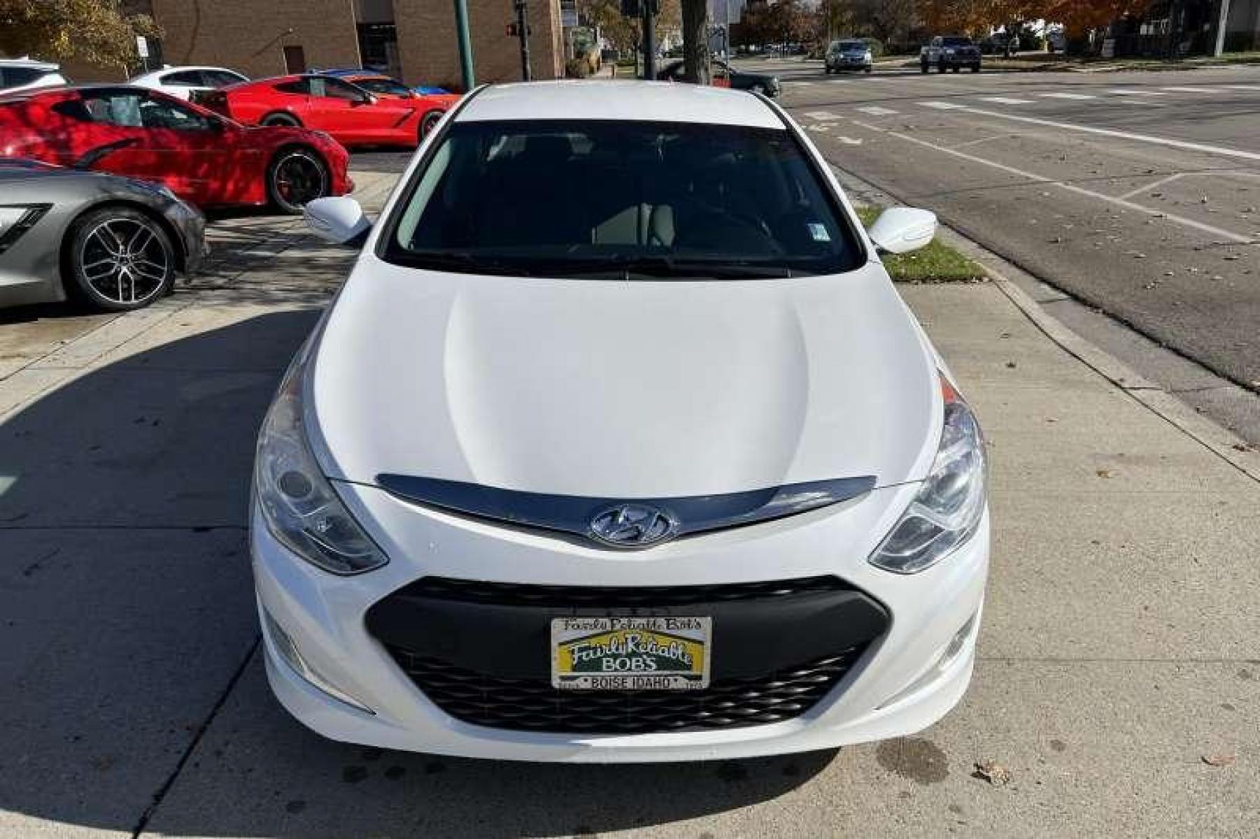 2014 White /Gray Hyundai Sonata Hybrid (KMHEC4A45EA) with an 4 Cyl 2.4 Liter Hybrid engine, Automatic transmission, located at 2304 W. Main St., Boise, ID, 83702, (208) 342-7777, 43.622105, -116.218658 - Financing Available O.A.C. - Photo #1