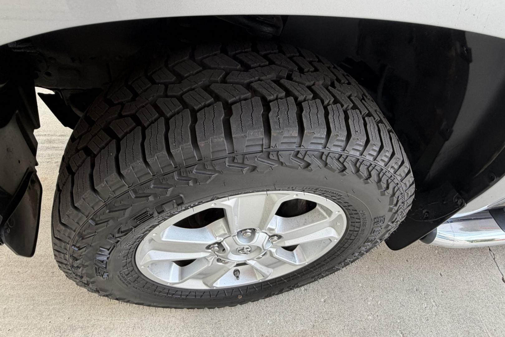2017 Silver Sky Metallic /Black Toyota Tundra Double Cab SR5 (5TFUM5F1XHX) with an V8 4.6 Liter engine, Automatic 6 Speed transmission, located at 2304 W. Main St., Boise, ID, 83702, (208) 342-7777, 43.622105, -116.218658 - Super Clean And Low Mileage Tundra!- Photo#13
