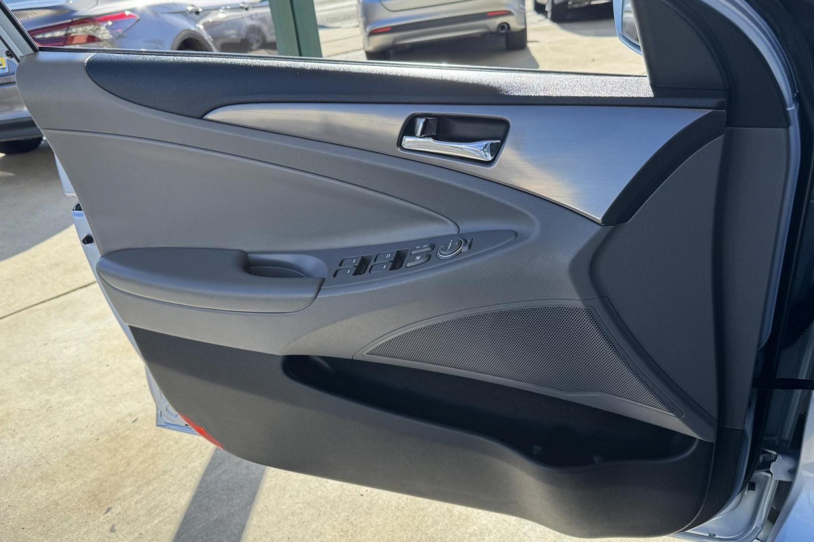 2015 Marlin Blue /Gray Hyundai Sonata Hybrid (KMHEC4A47FA) with an 4 Cyl 2.4 Liter Hybrid engine, Automatic transmission, located at 2304 W. Main St., Boise, ID, 83702, (208) 342-7777, 43.622105, -116.218658 - 35 MPG City and 38 Highway! Smooth Ride Too! - Photo#4